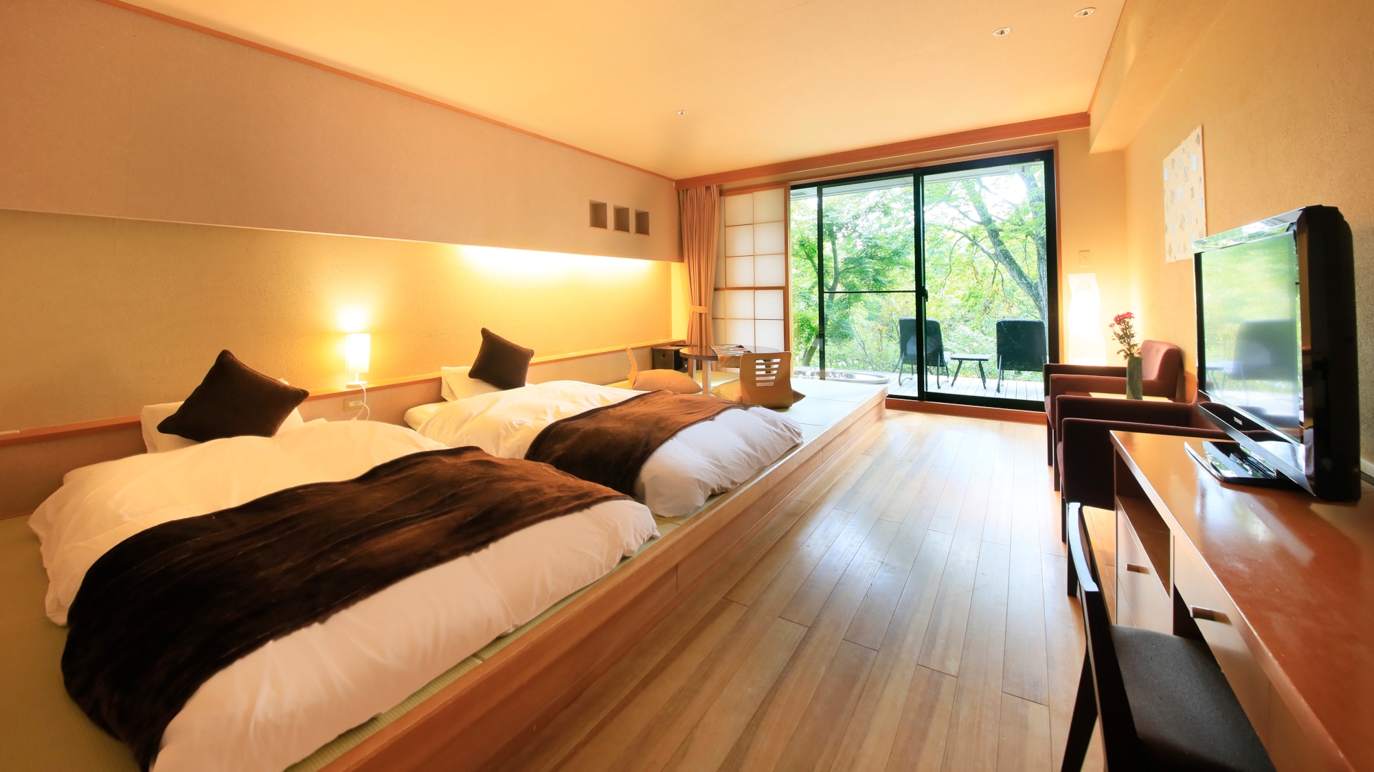 [With open-air bath] Japanese-Western style room | Japanese-Western style room with tatami floor