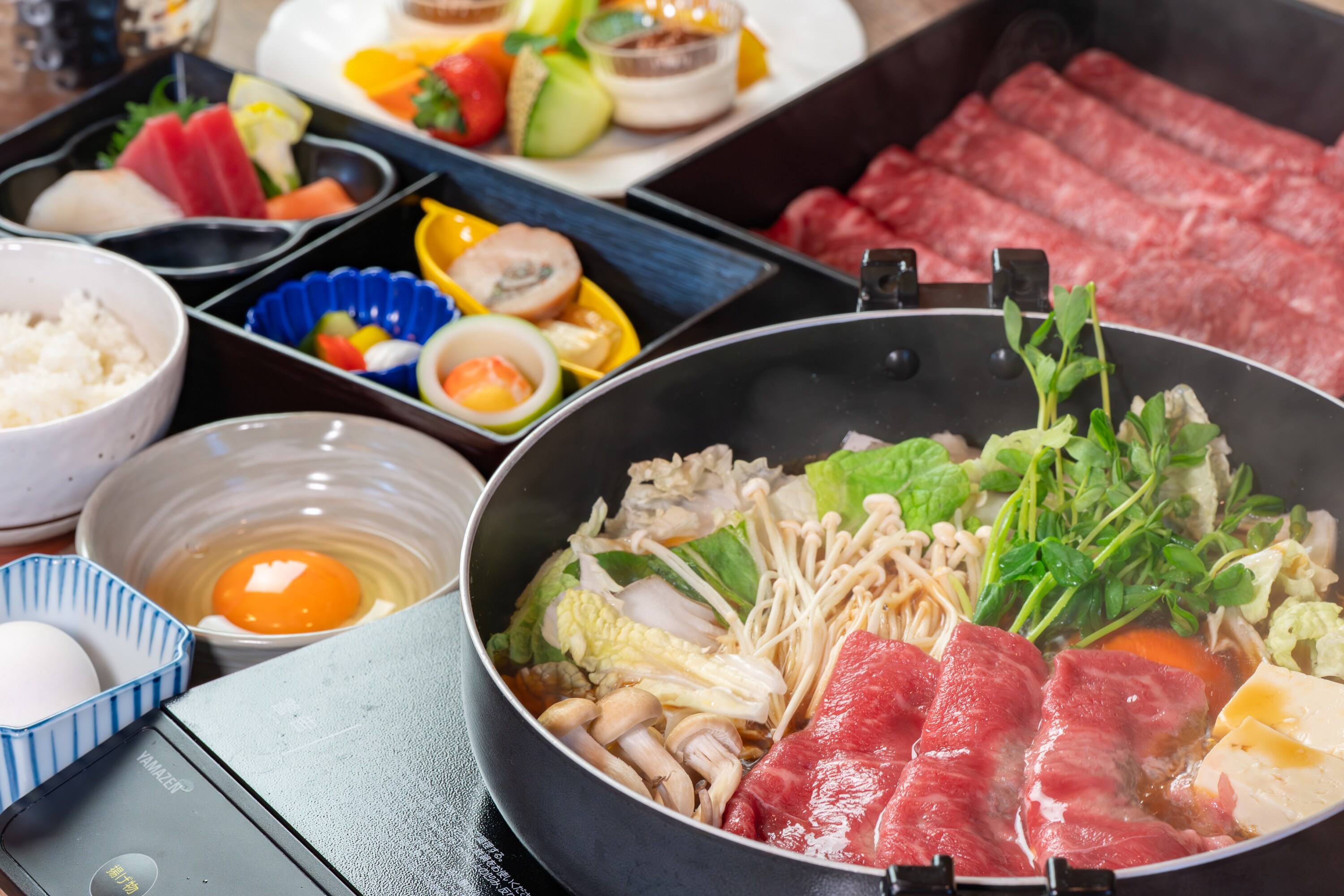 스키야키 【후쿠시마 쇠고기 스키야키】 달콤한 쪼그리고 아래 재료의 맛이 응축! 때 계란을 붙여 드세요.