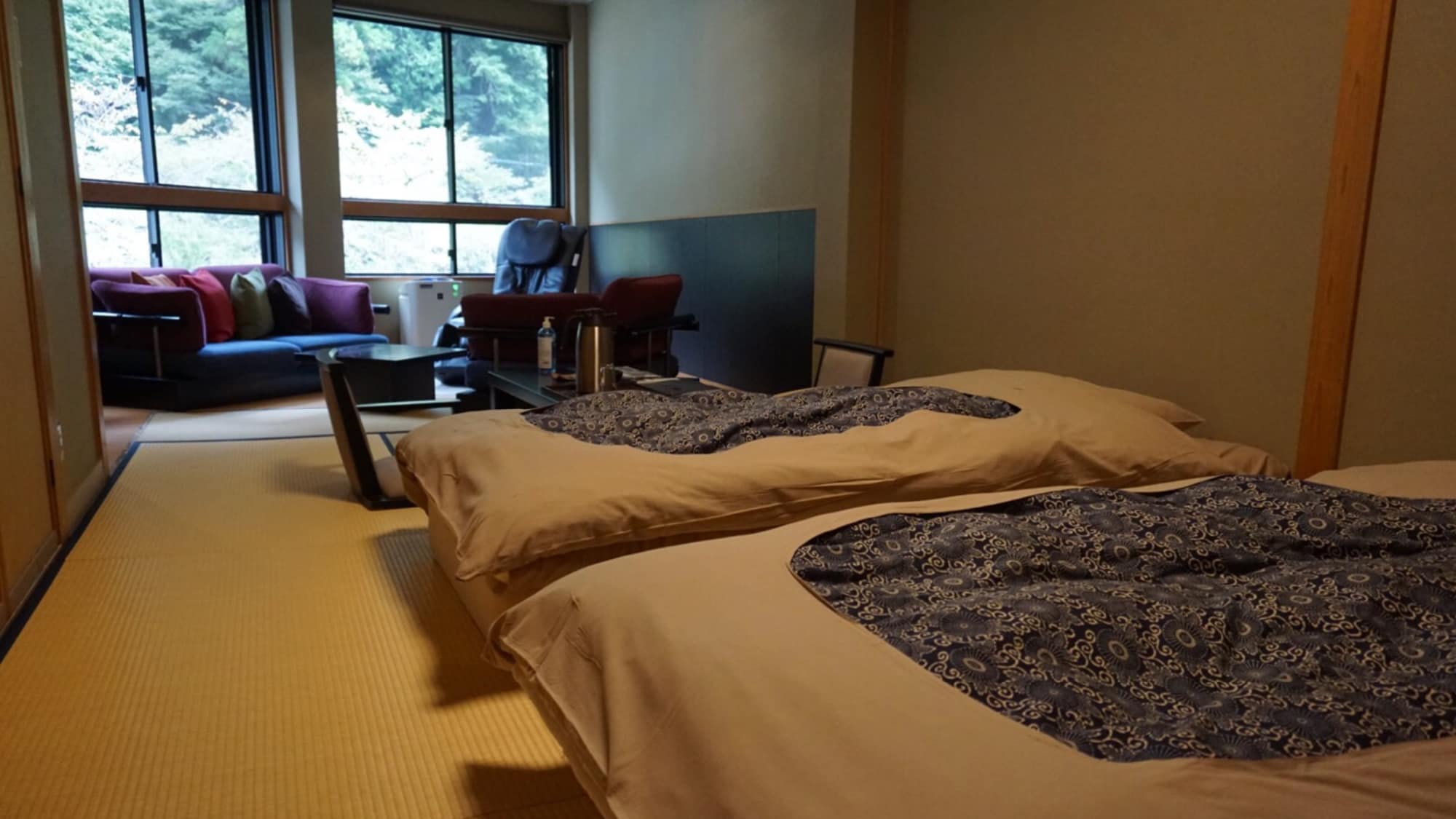 Kamar gaya Jepang tipe C tempat tidur rendah
