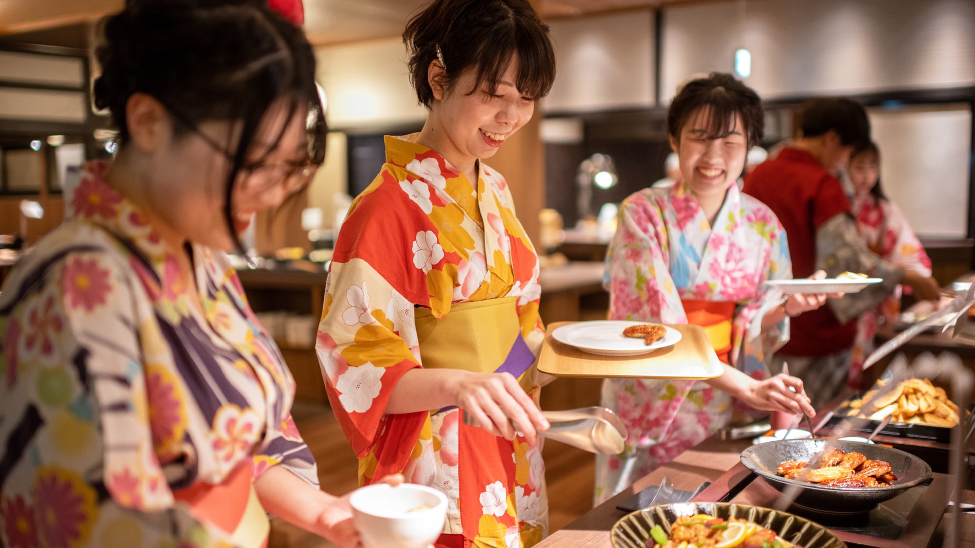 ที่ Satoyama Dining เพลิดเพลินกับอาหารสไตล์บุฟเฟ่ต์ครึ่งมื้อ
