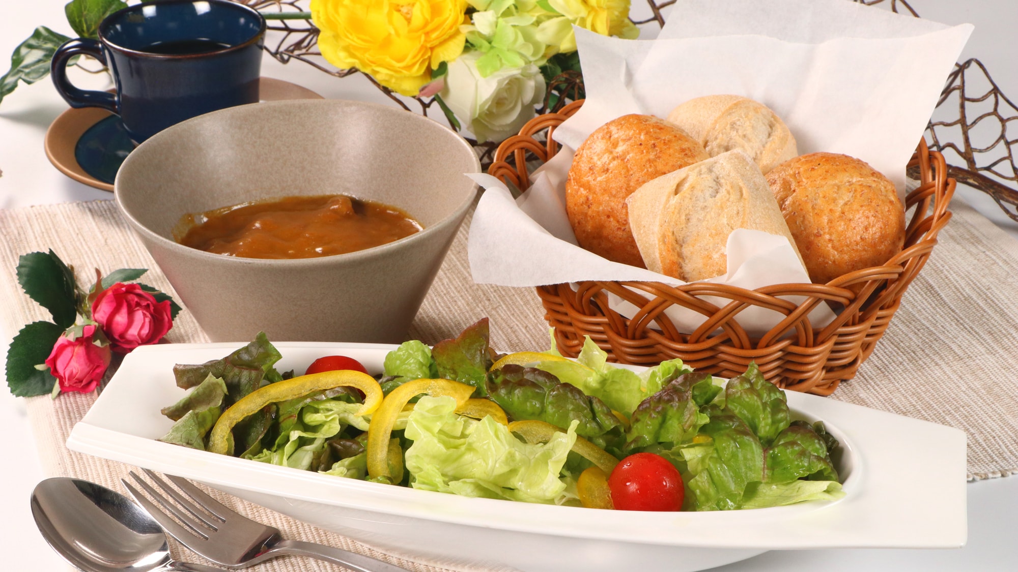 [Lampiran] Contoh sarapan: kari, salad dan roti