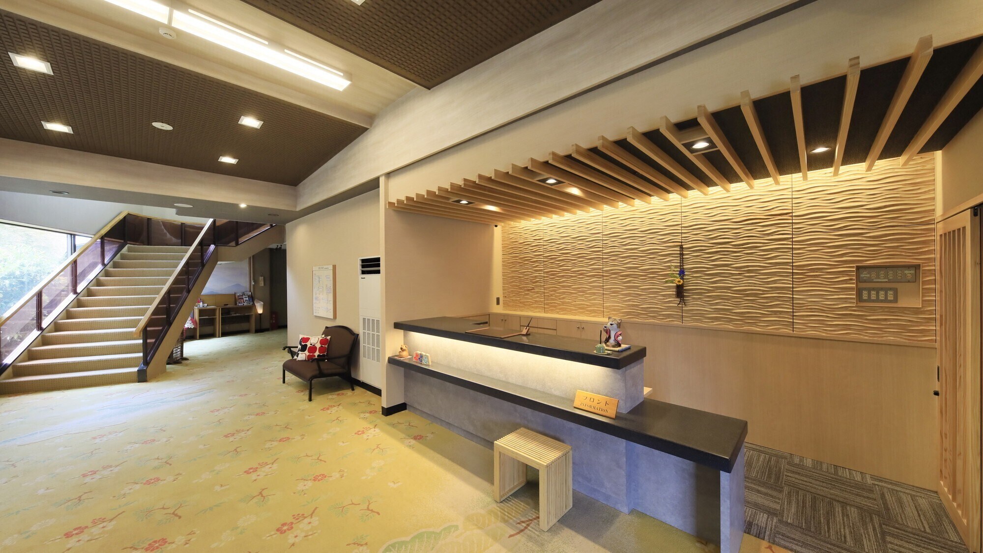 [Front Desk] We welcome you with a welcoming smile