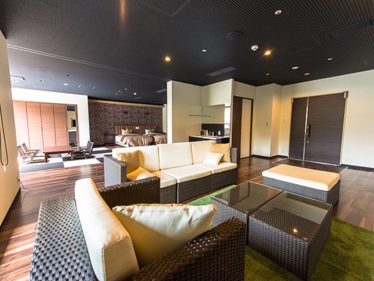 [Premium Suite] 90 square meters + private terrace 10 square meters, Shigaraki ware open-air bath