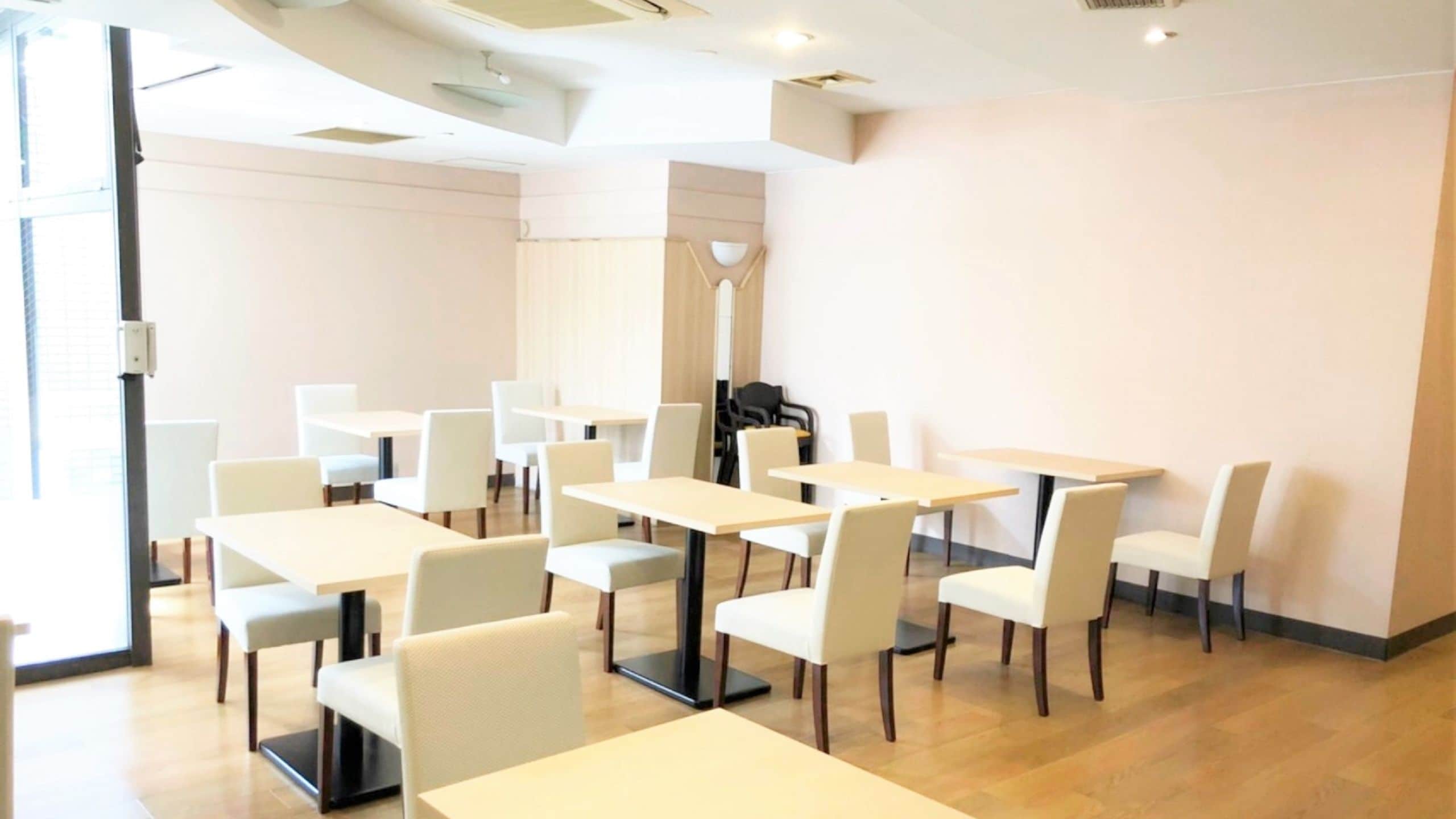 Restoran sarapan di dalam