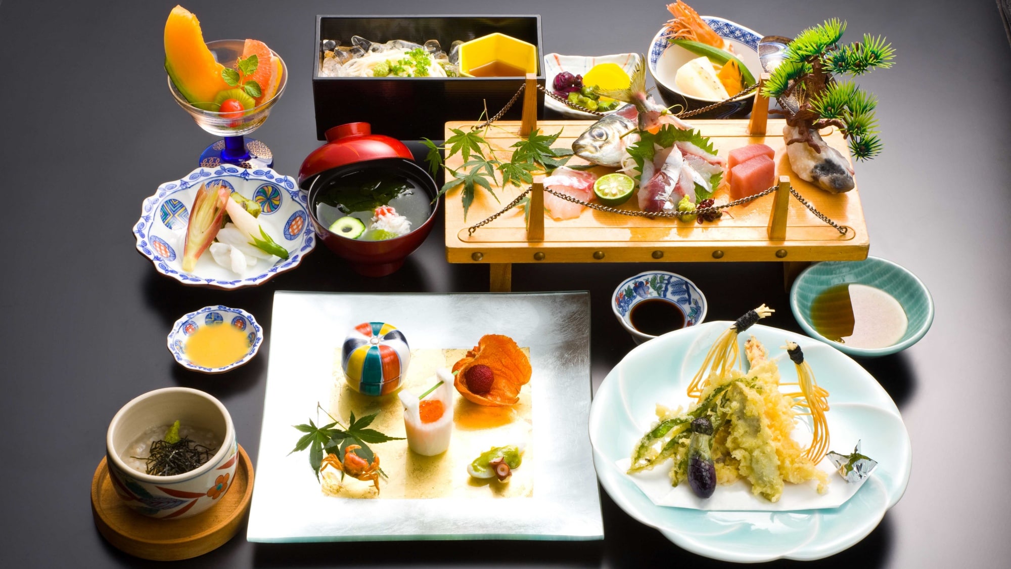 *[Yamamomo Kaiseki] A kaiseki meal featuring fresh seafood and Tokushima specialties and local dishes (example).