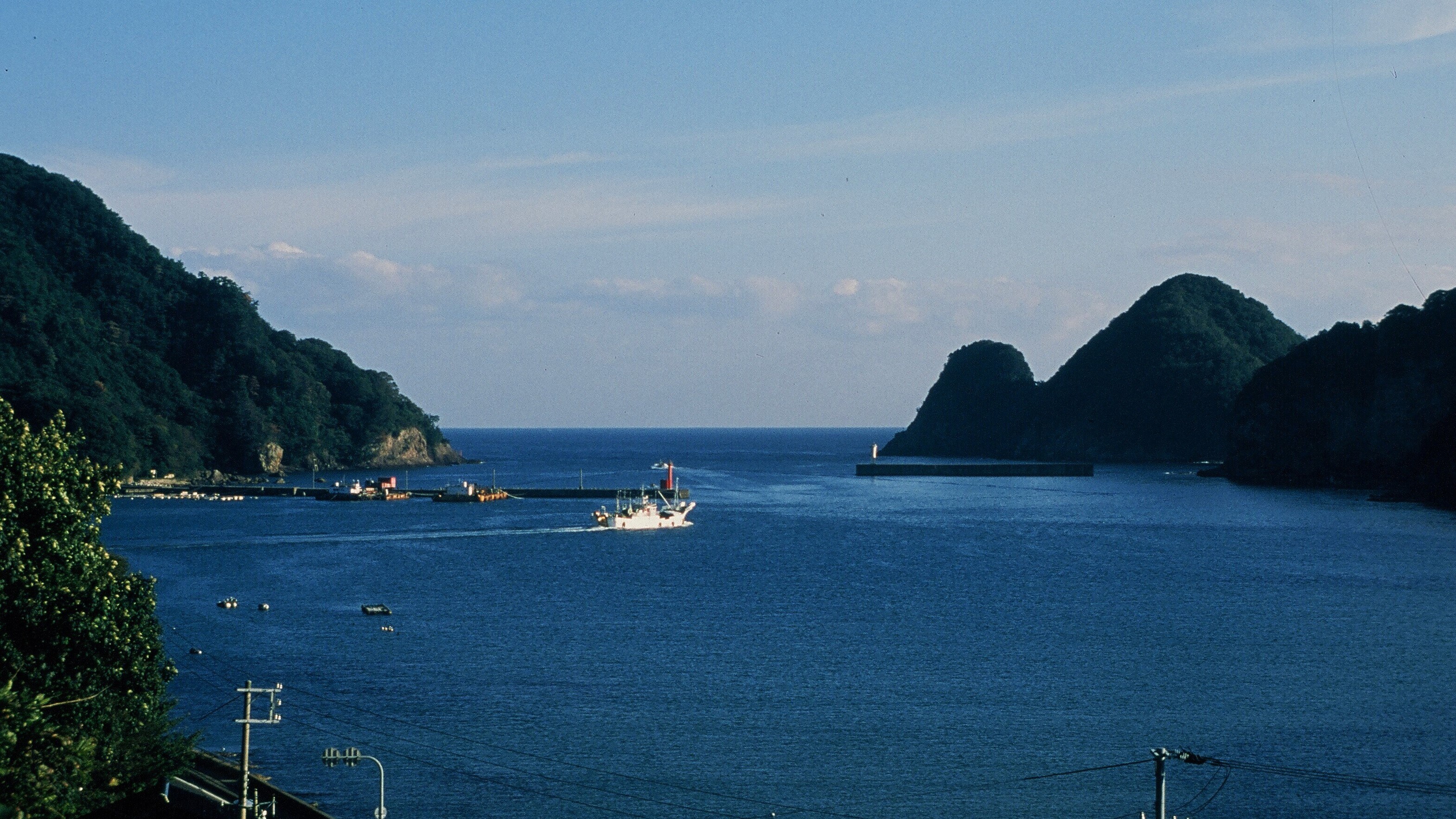 You can see "Shibayama Bay and Shibayama Fishing Port" from the room on the sea side.
