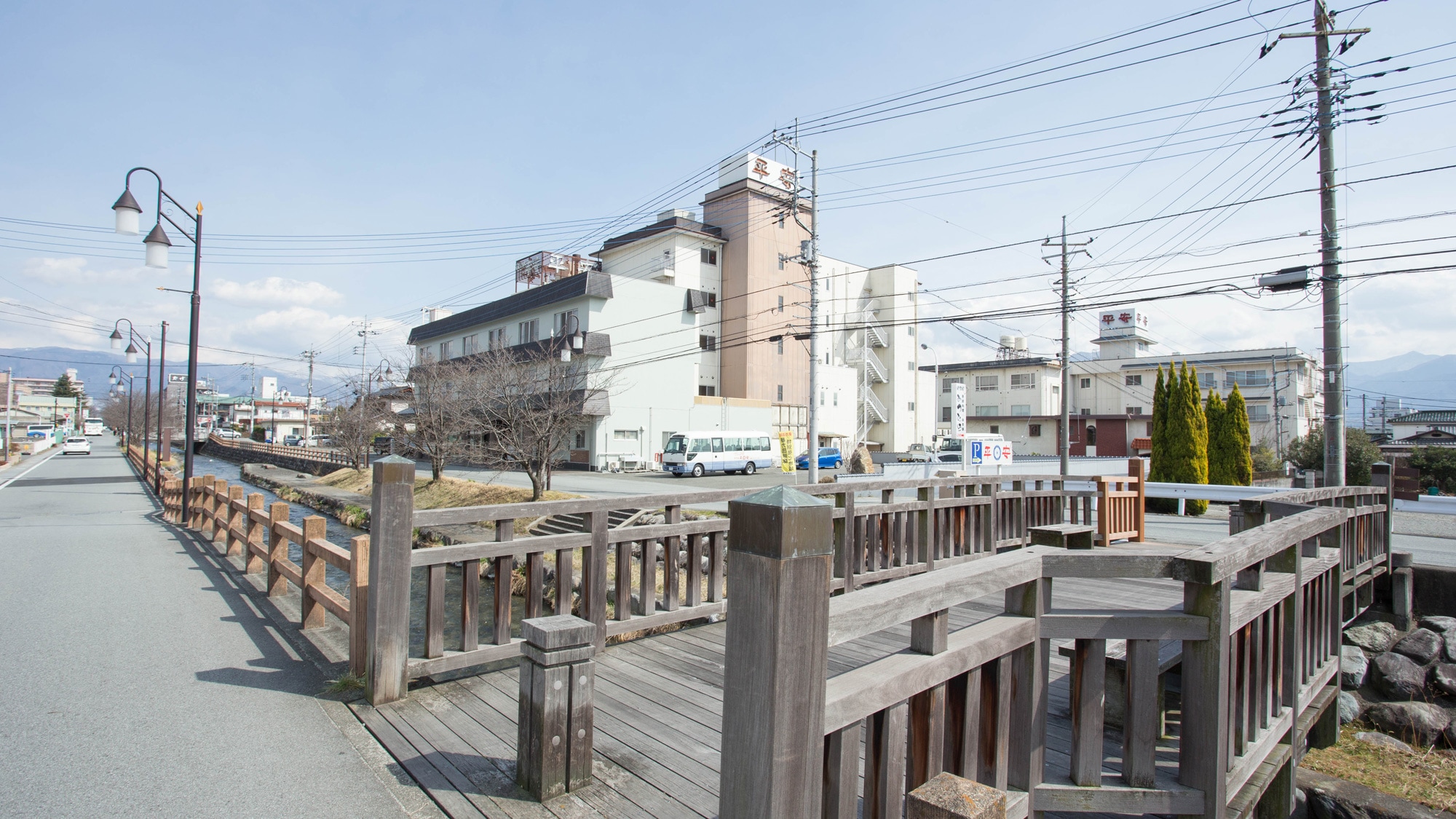*[Exterior] The Fuefuki River flows right in front of you. Enjoy the beauty of the four seasons and the hot springs.