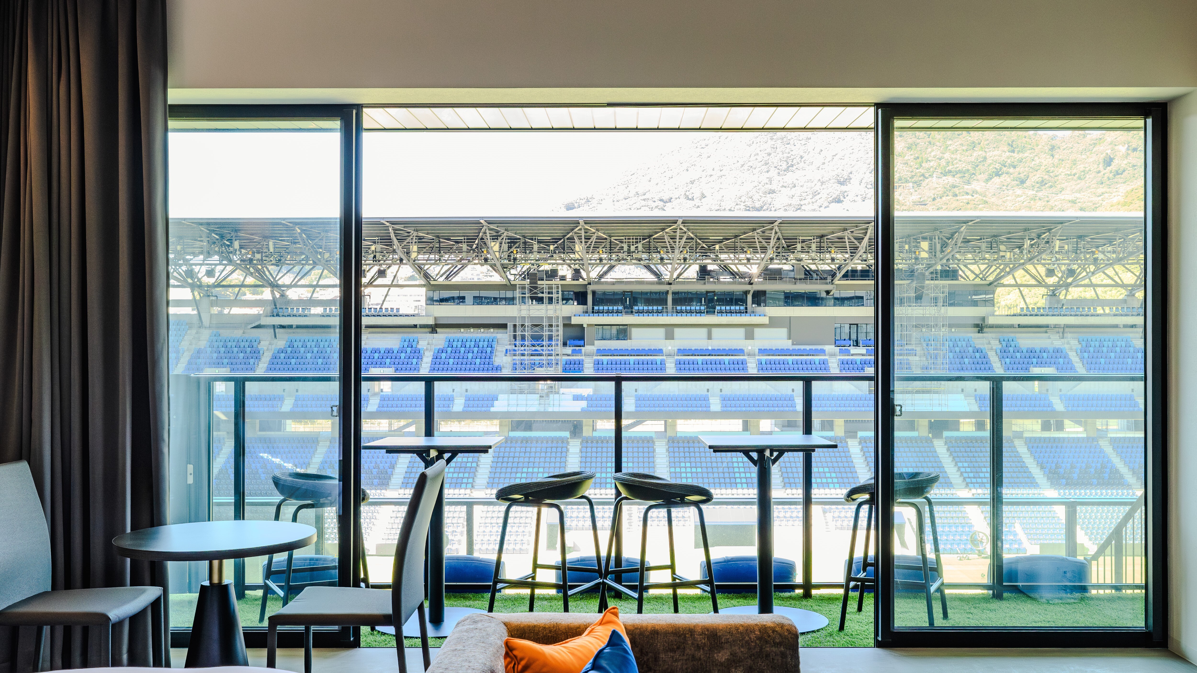 Deluxe Stadium View Exciting Twin Room (2)