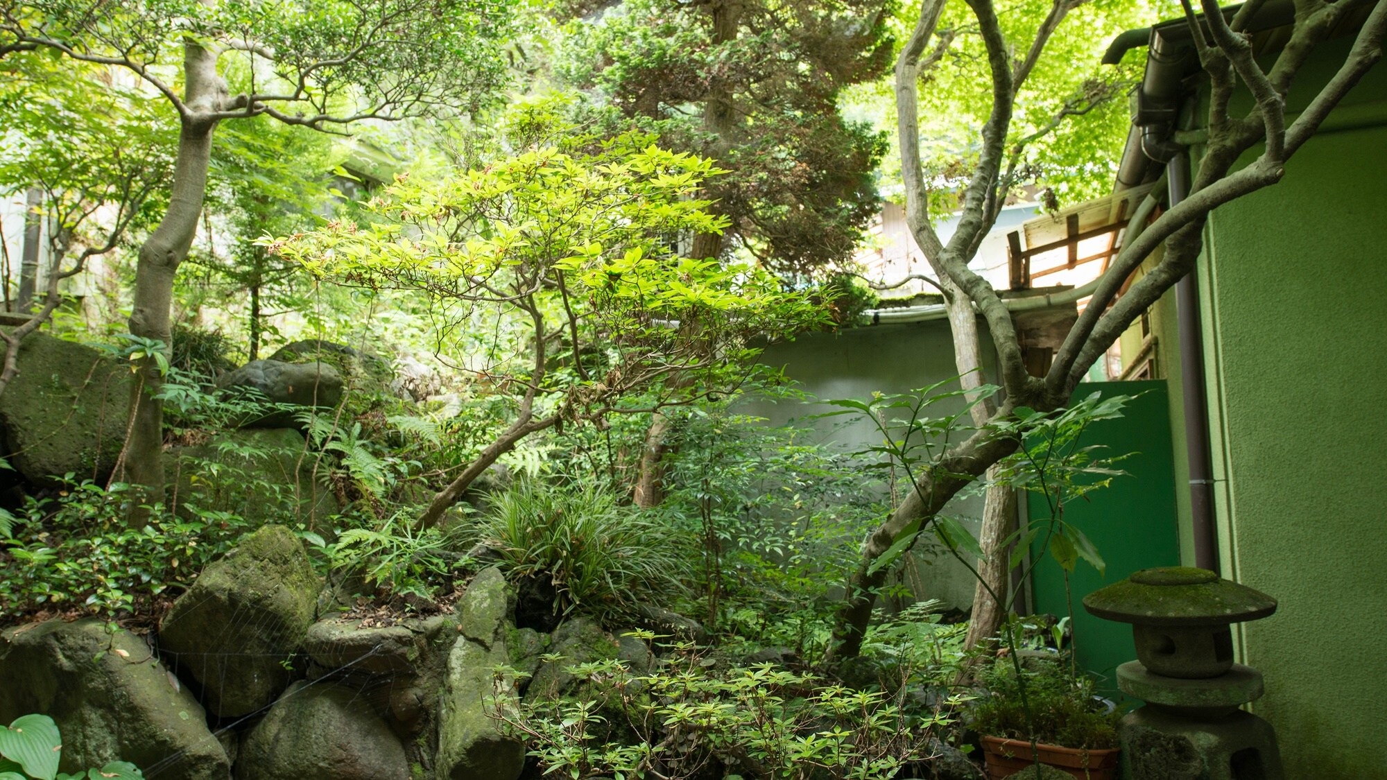 *Courtyard: Escape from the hustle and bustle and relax.