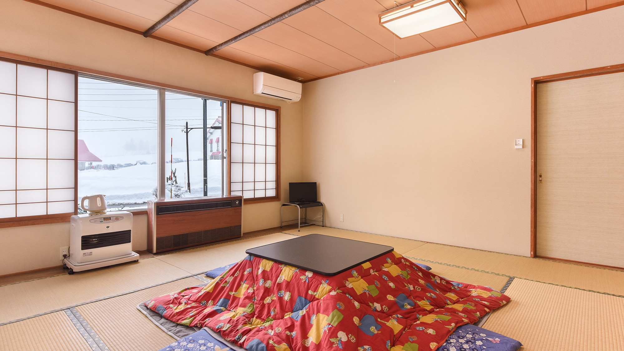 *11 tatami Japanese-style room/Perfect for families and groups