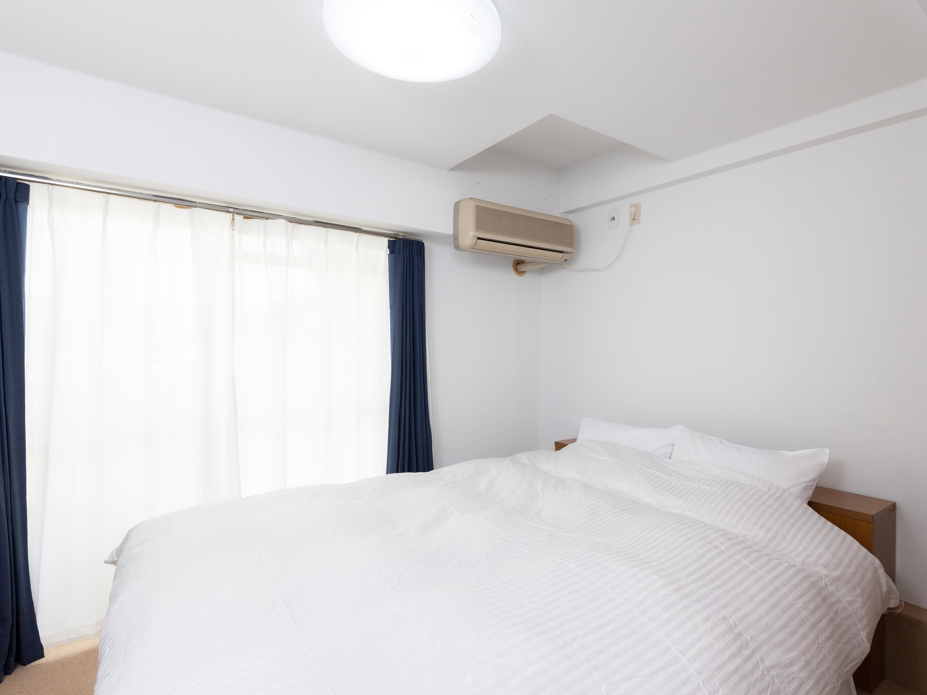 [Rooms] Double room / 19 sqm / 140 cm wide bed & times; 1 unit / Capacity 1-2 people / All rooms are non-smoking