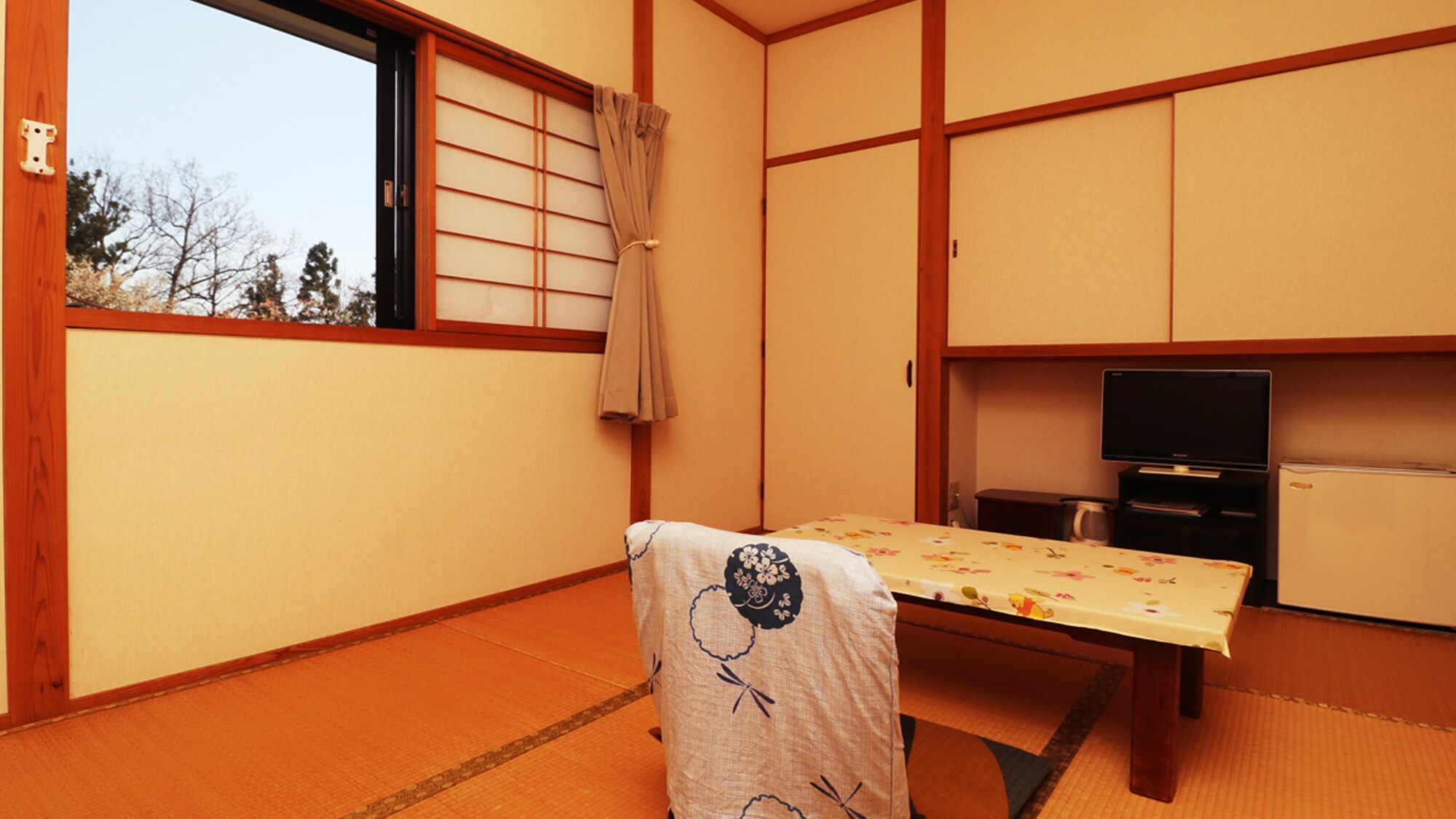 Japanese-style room 6 tatami mats