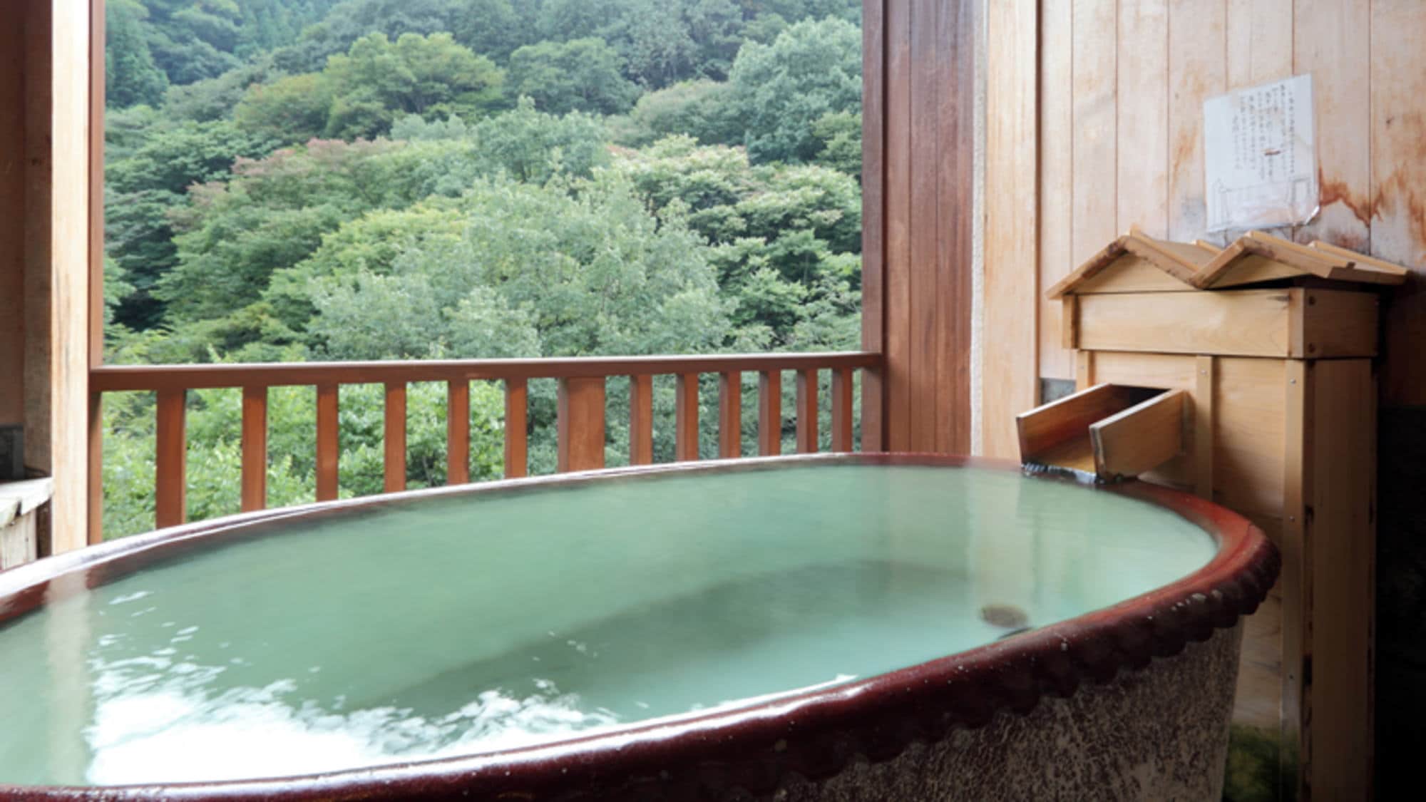 [Rooms with an open-air bath] Enjoy the luxury of flowing from the source in your room.
