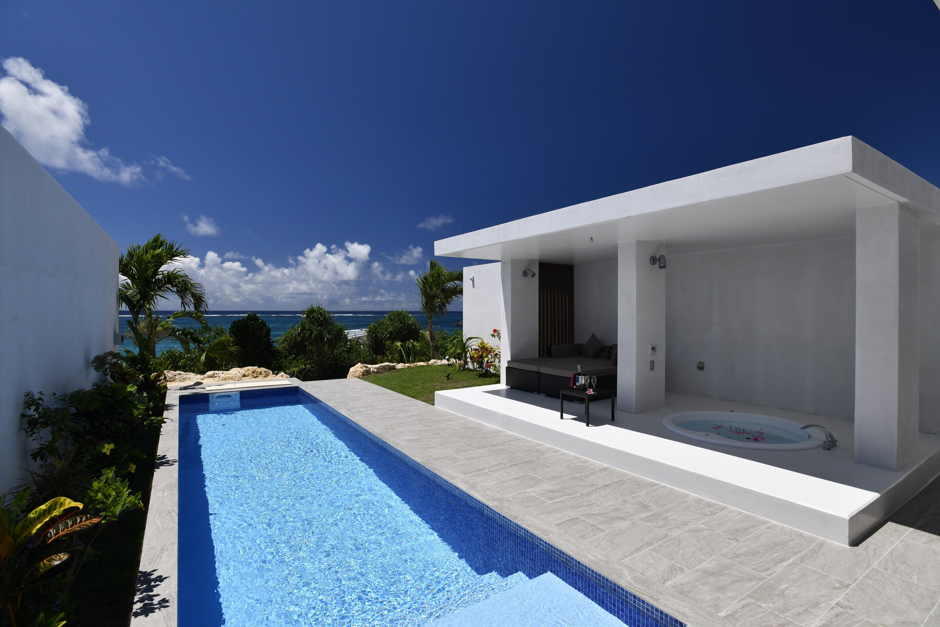 Kolam Renang & Jacuzzi (tipe 1 kamar tidur)