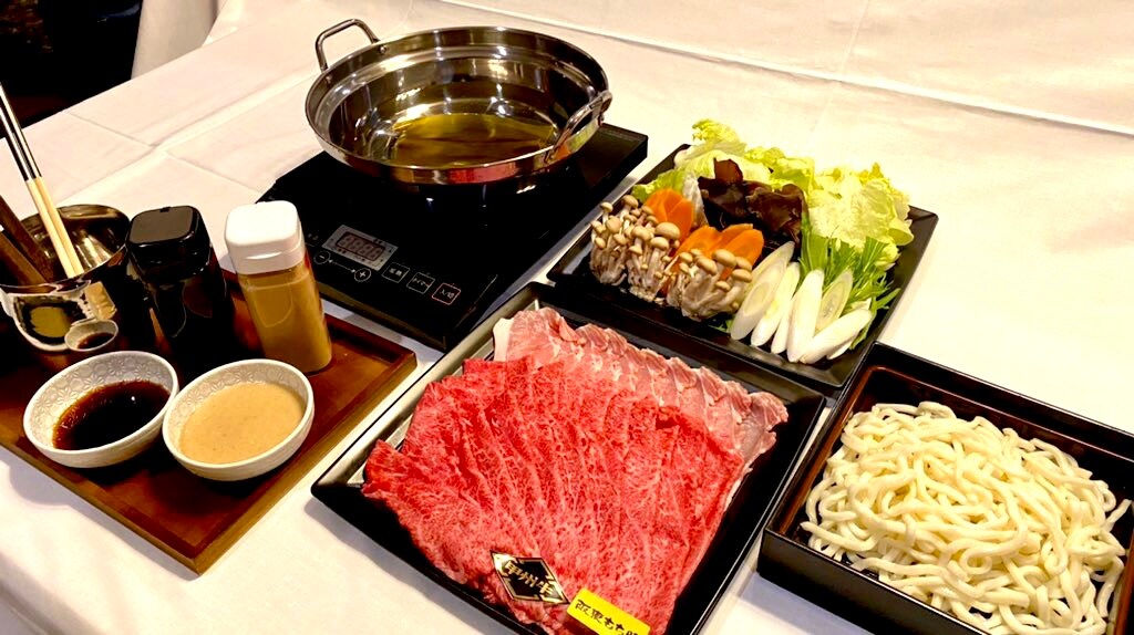 Mari menghangatkan diri dengan shabu-shabu Paket shabu-shabu daging sapi hitam Jepang peringkat A4