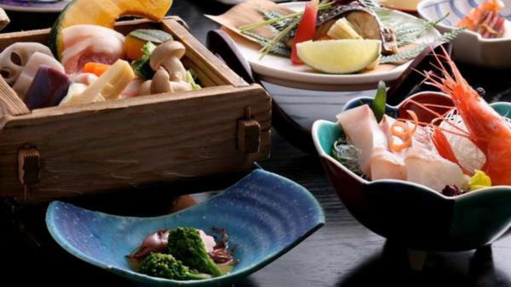 The head chef purchases ingredients directly from the market every morning! Carefully selected Kaga cuisine