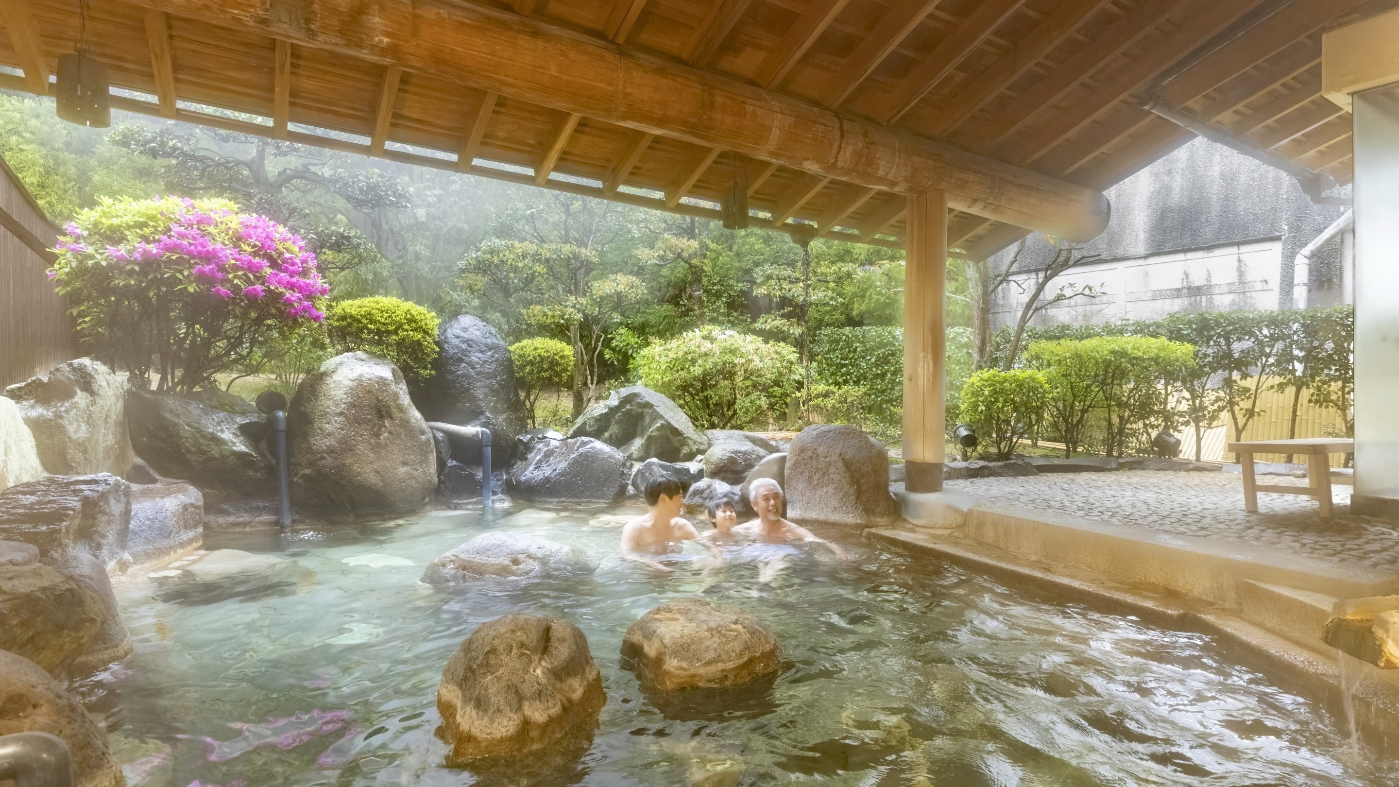 Open-air bath (men and women alternate)