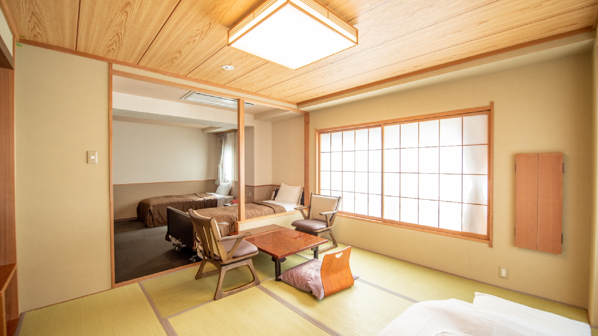 ・Barrier-free room “On no Ma” Japanese/Western-style room 8 tatami mats + 2 beds
