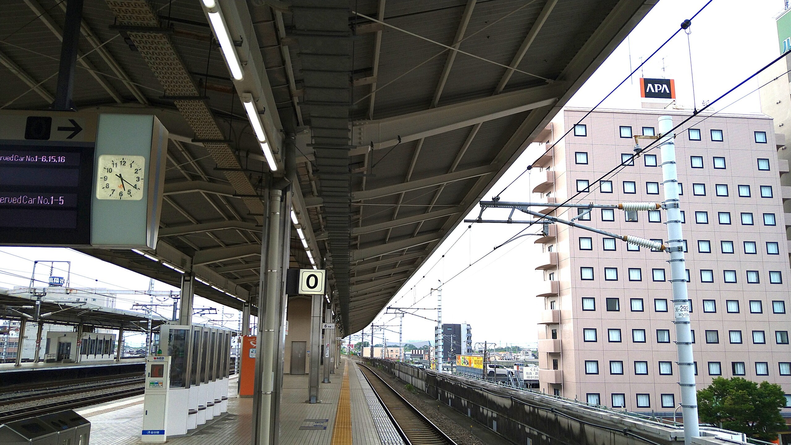 จากชานชาลาสถานี