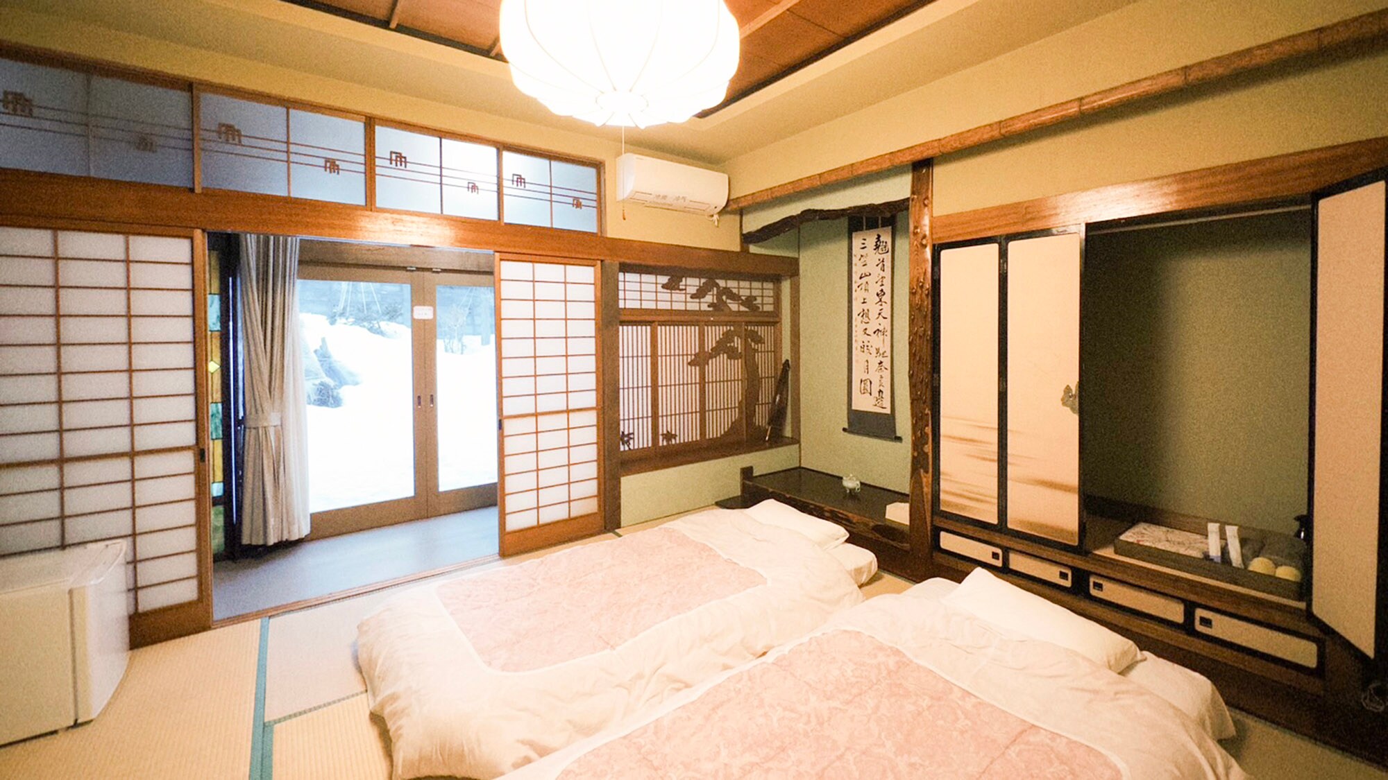 ・[102] A room with a traditional Japanese design.