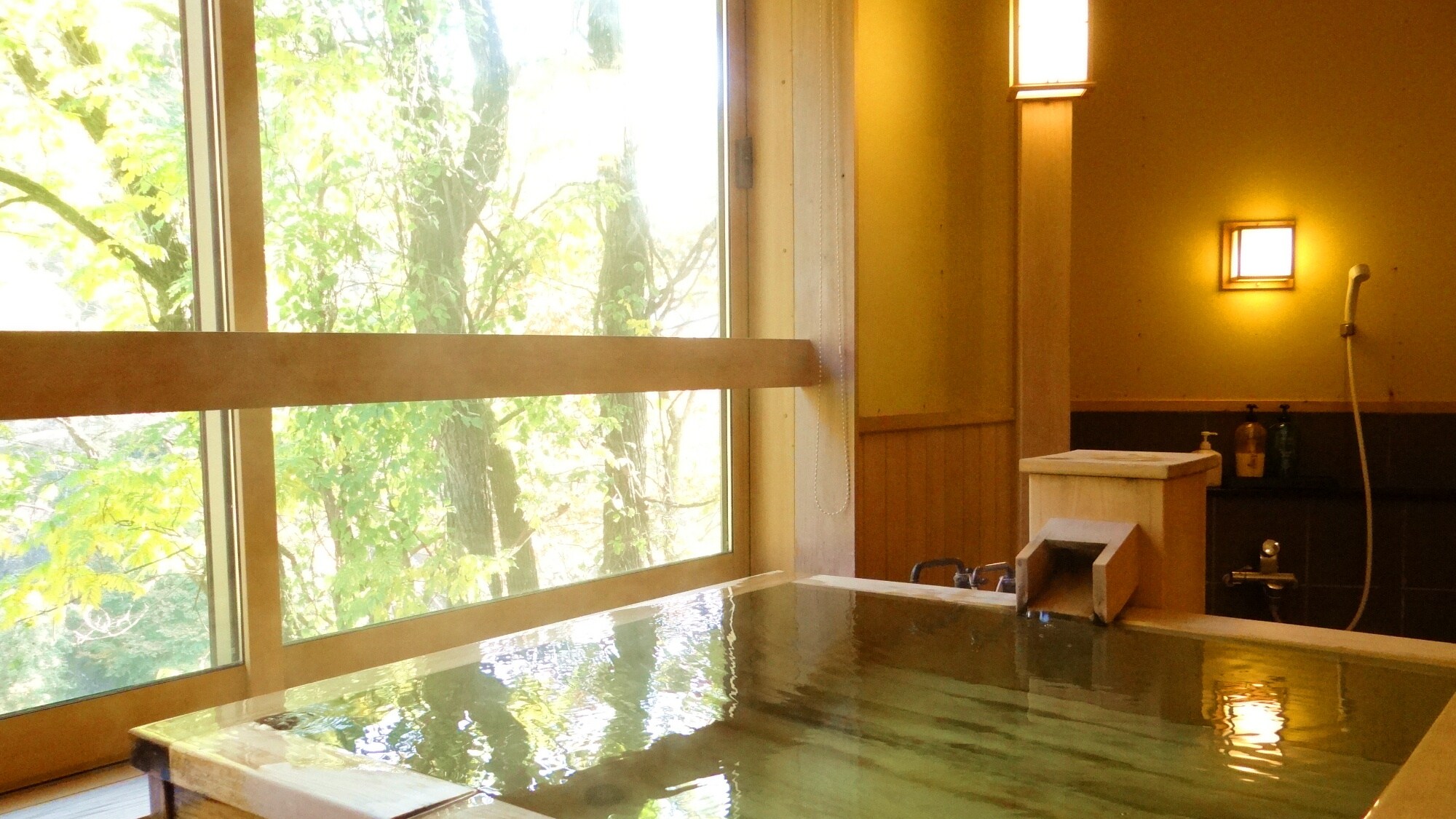 [Katashina no Yu, a private semi-open-air Hinoki bath]