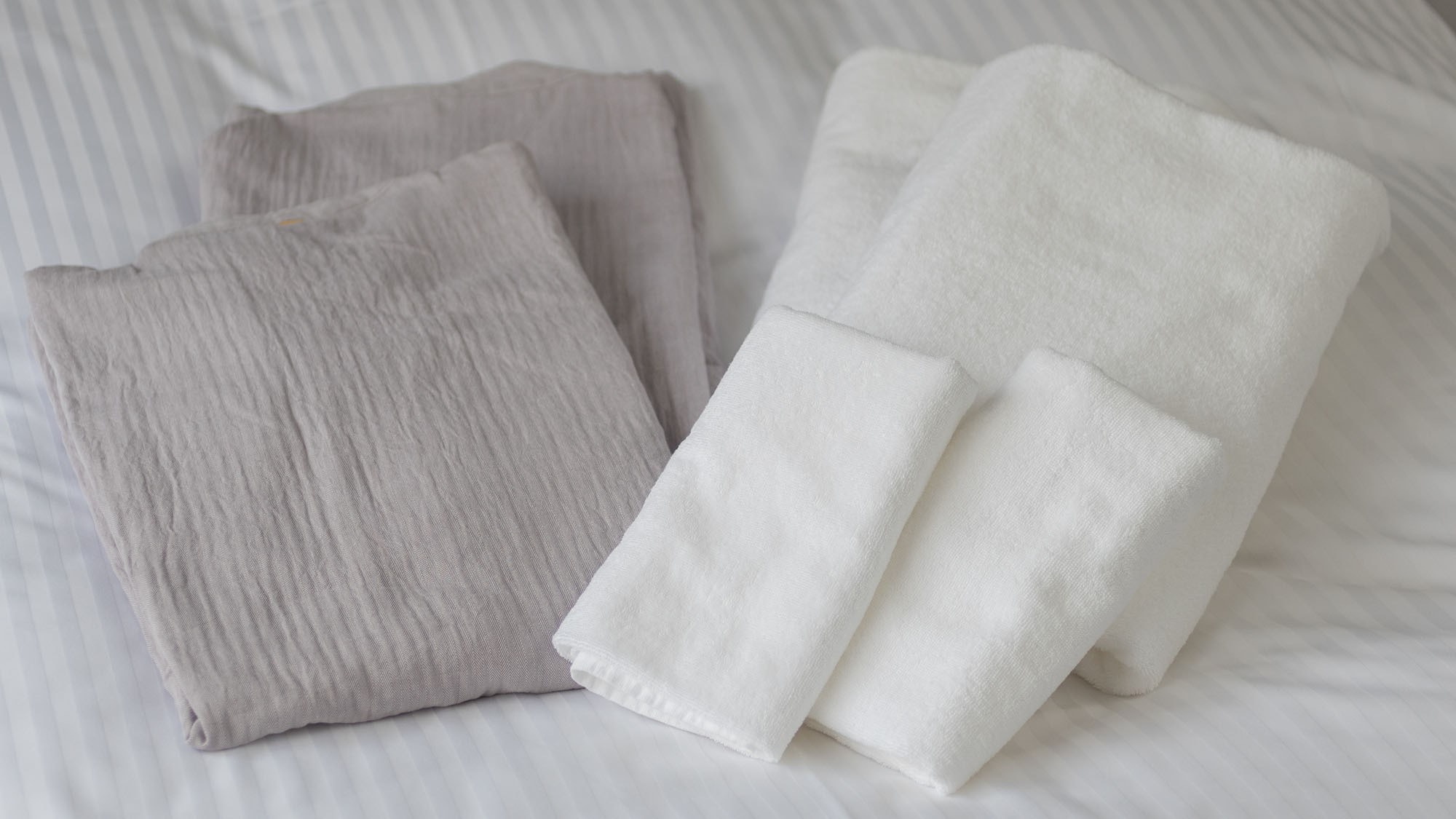 [Pajamas and towels] <Common to all rooms> Clean towels are available.
