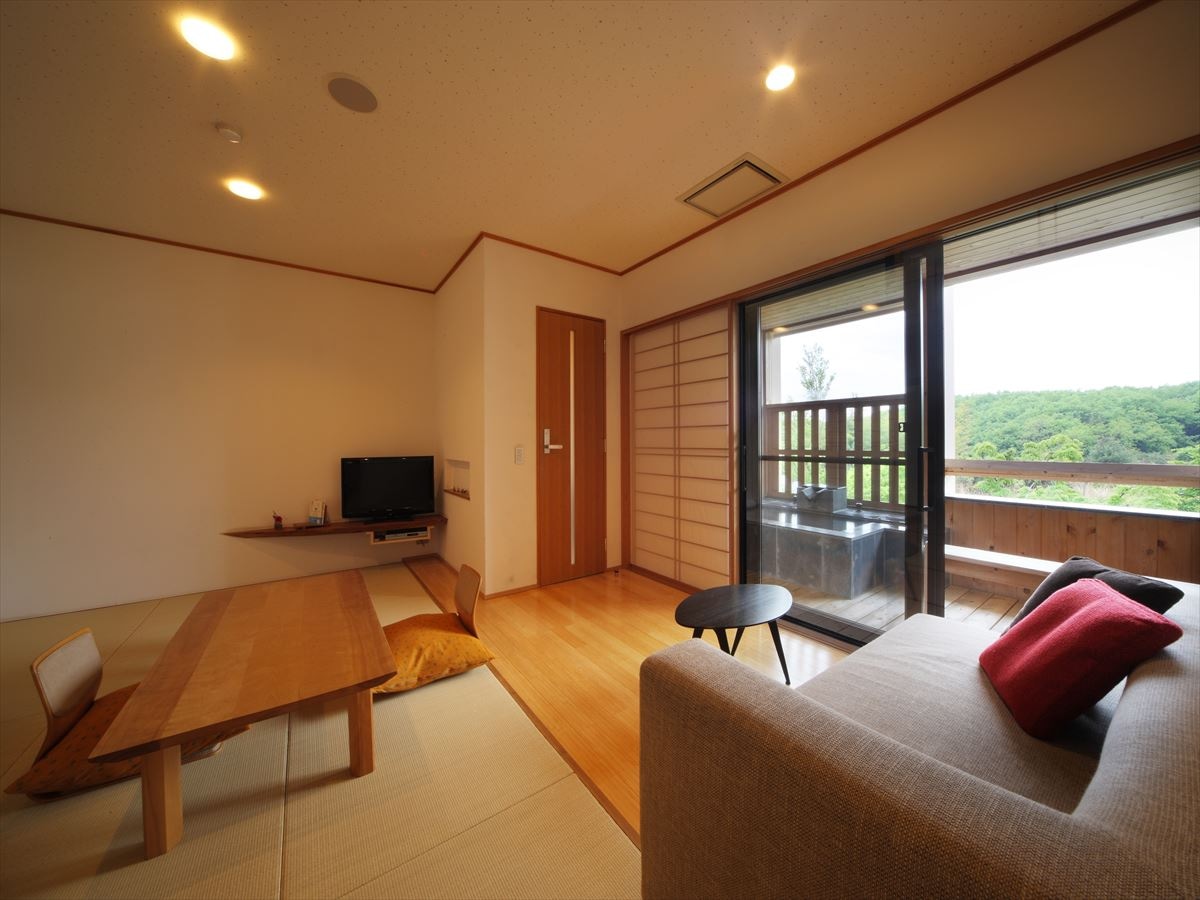 Example of guest room A type [Japanese-style room 9 tatami mats with semi-open-air bath]-"Rabbit no Sanpo" guest room