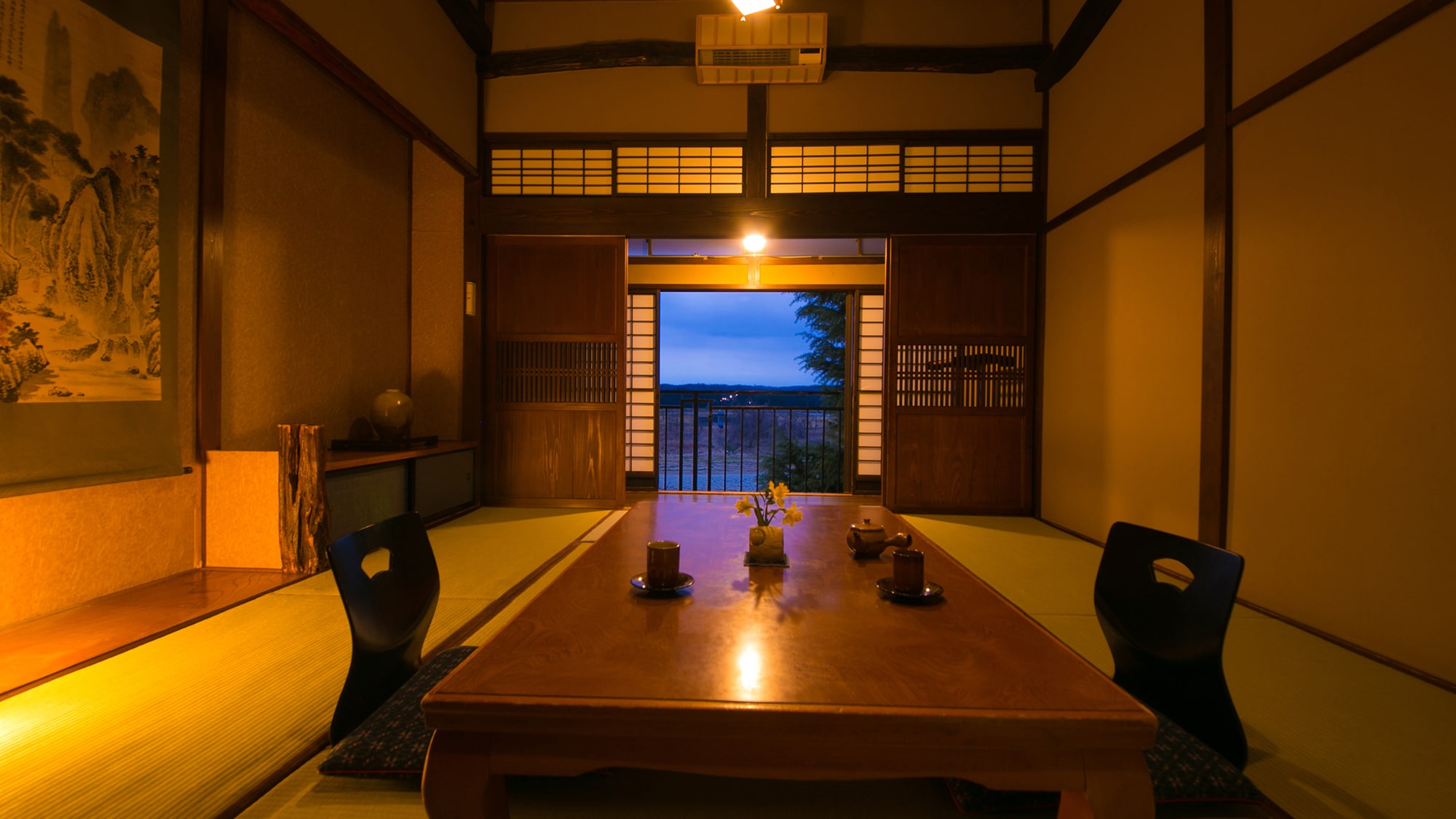 [Rooms on the 2nd floor] Japanese-style room with a high ceiling that gives a feeling of liberation. With a high ceiling of 3.4m, a nostalgic but luxurious space. Peace of mind