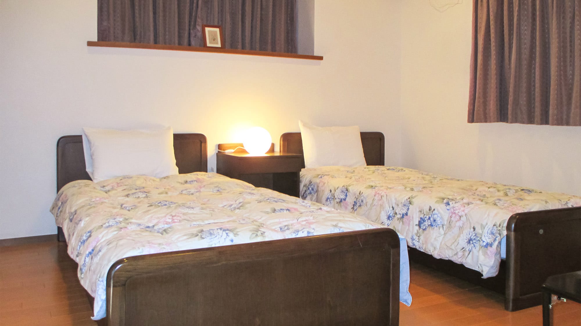 ・A simple and comfortable room with two single beds.