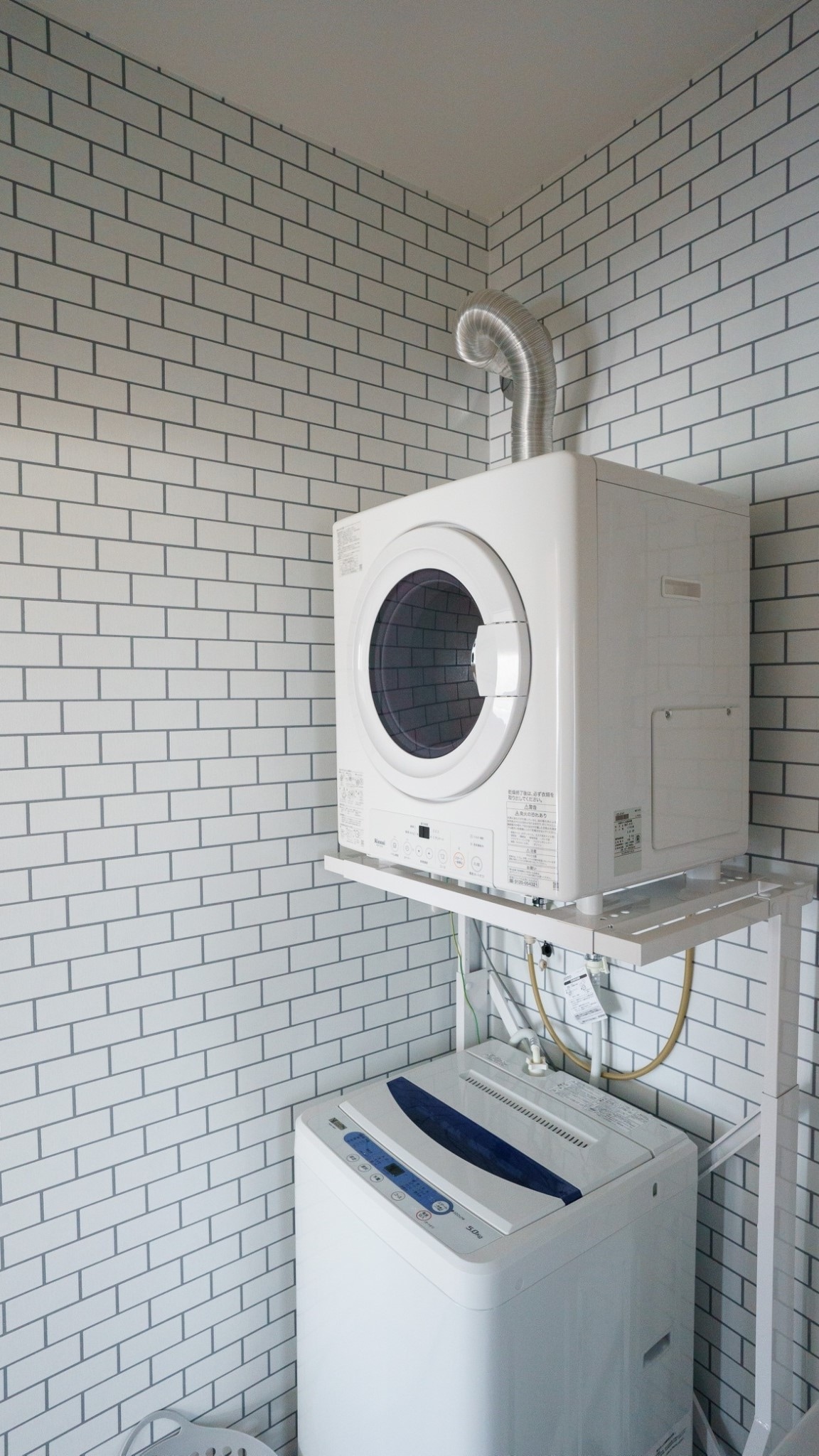 302: We also have a washing machine, dryer, and laundry detergent, so you can stay comfortably from one night to long-term.
