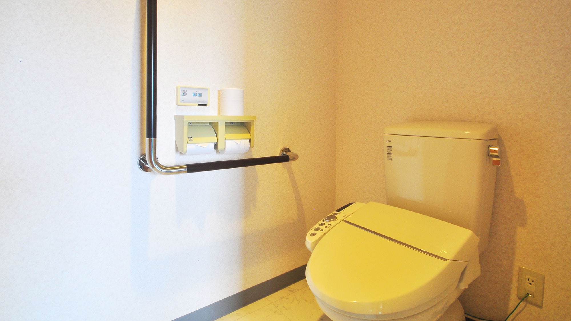 [Western-style twin room] Toilet with handrails and warm water washing function