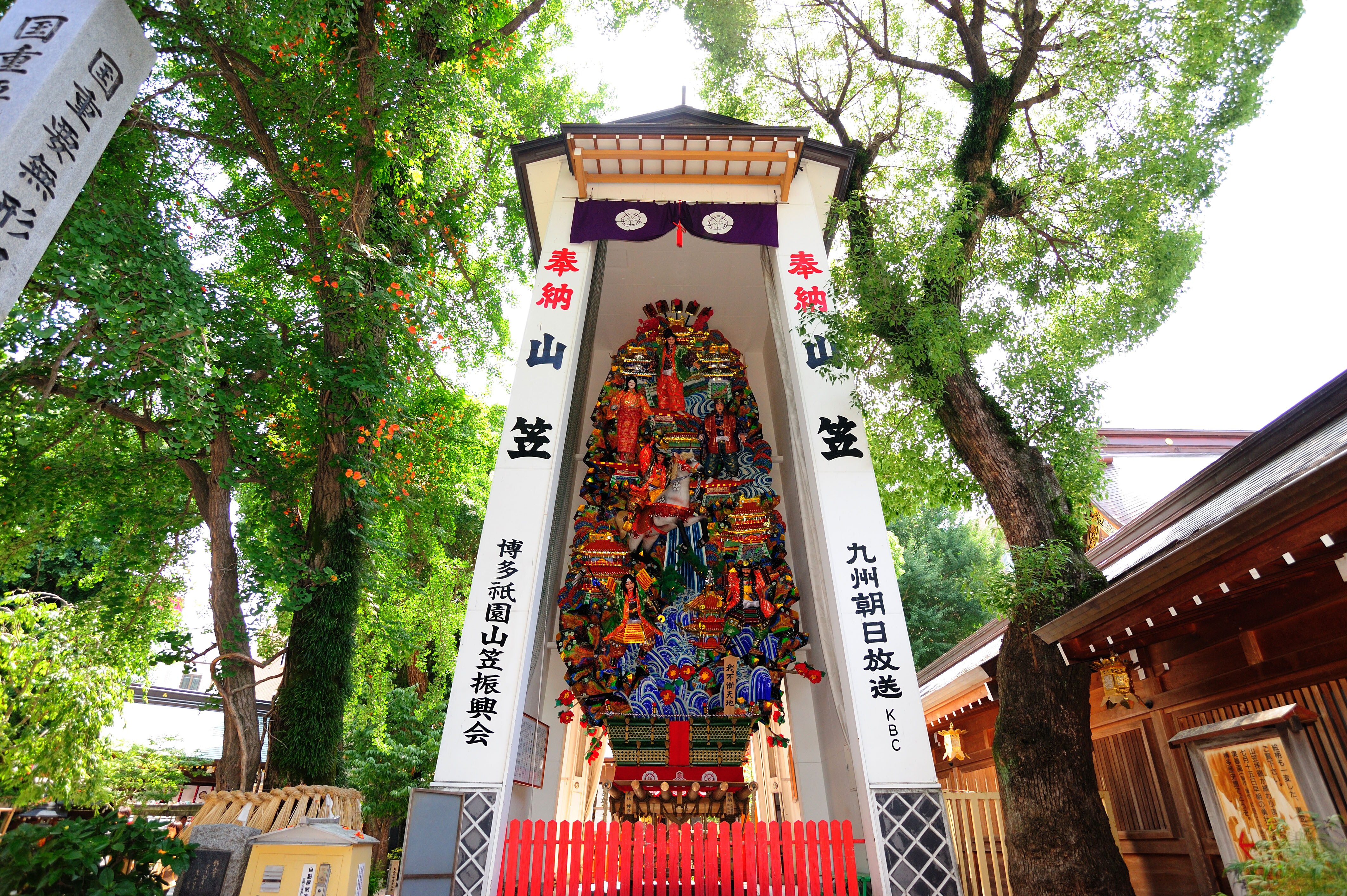 A decorated float within the grounds of Kushida Shrine (Photo courtesy of Fukuoka City)