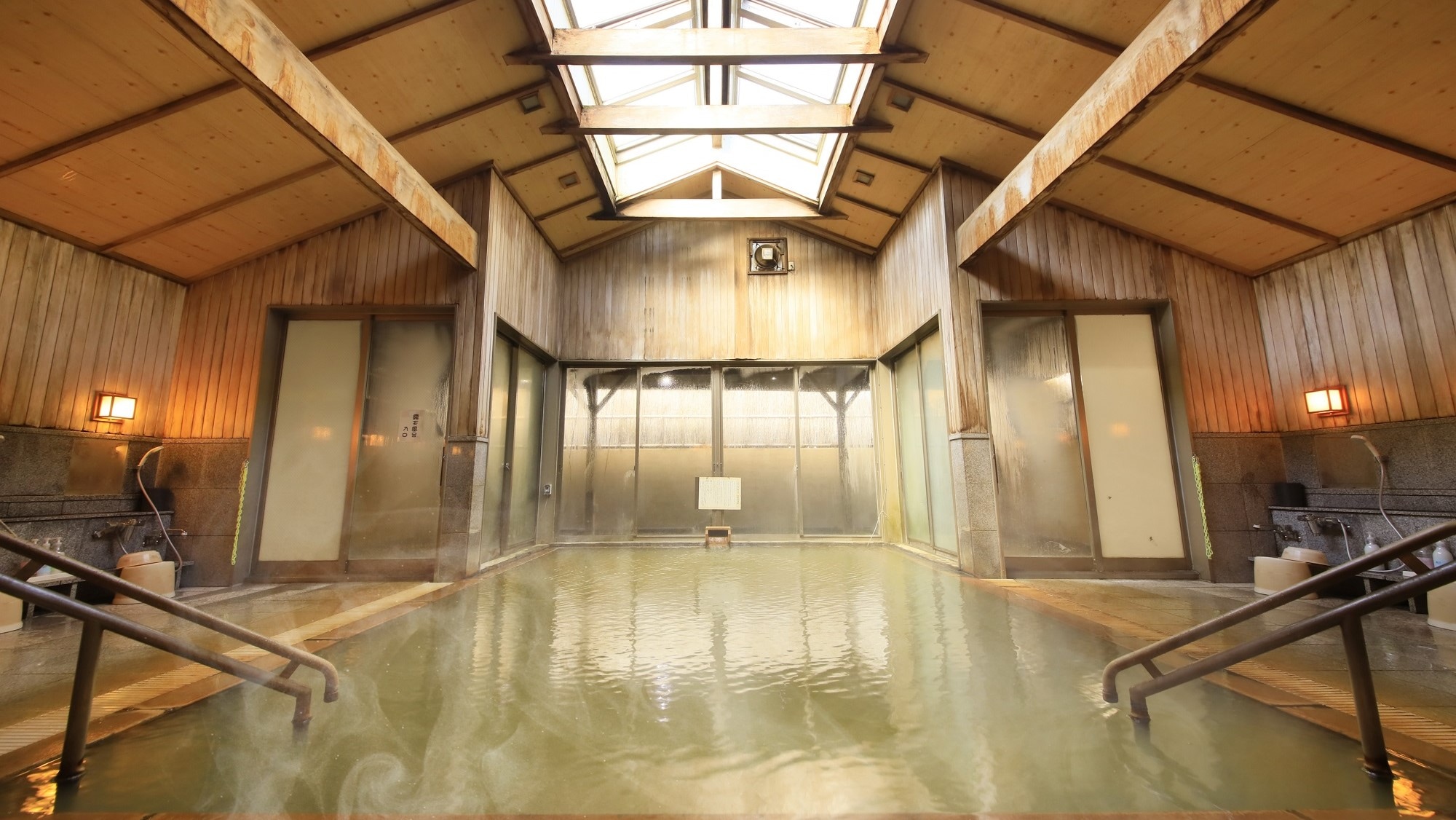 [Large public bath] Enjoy "Ichinoyu" near the source (example)