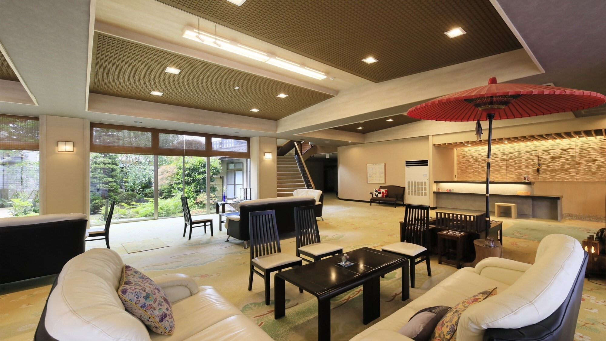 [Lobby] Sit back on the sofa, relax from the fatigue of your trip, and reminisce about your memories.