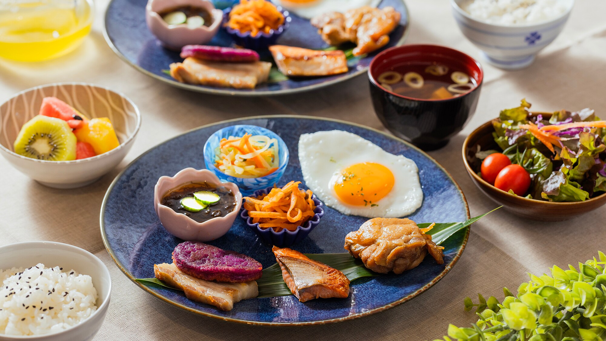 ■Sarapan■Sarapan khas Jepang di Okinawa, termasuk kimchi pepaya buatan sendiri dan ubi ungu goreng