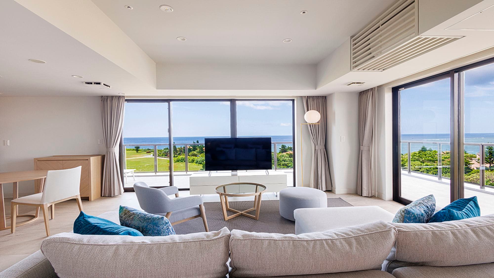 [Deluxe Corner Suite (60 square meters/2nd-4th floors) <Oceanfront>]