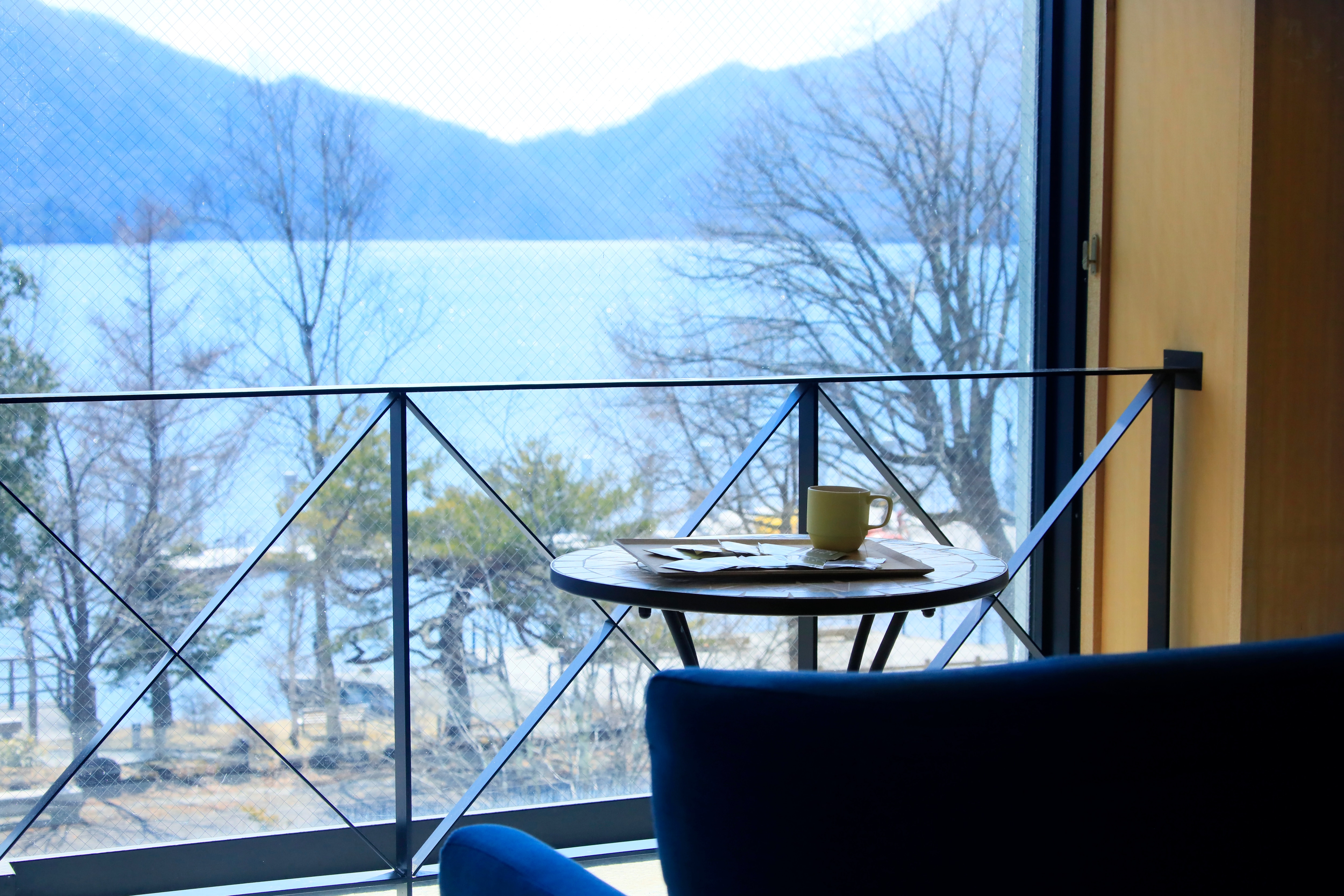 [Lake View Lounge] A space where you can feel the changing seasons
