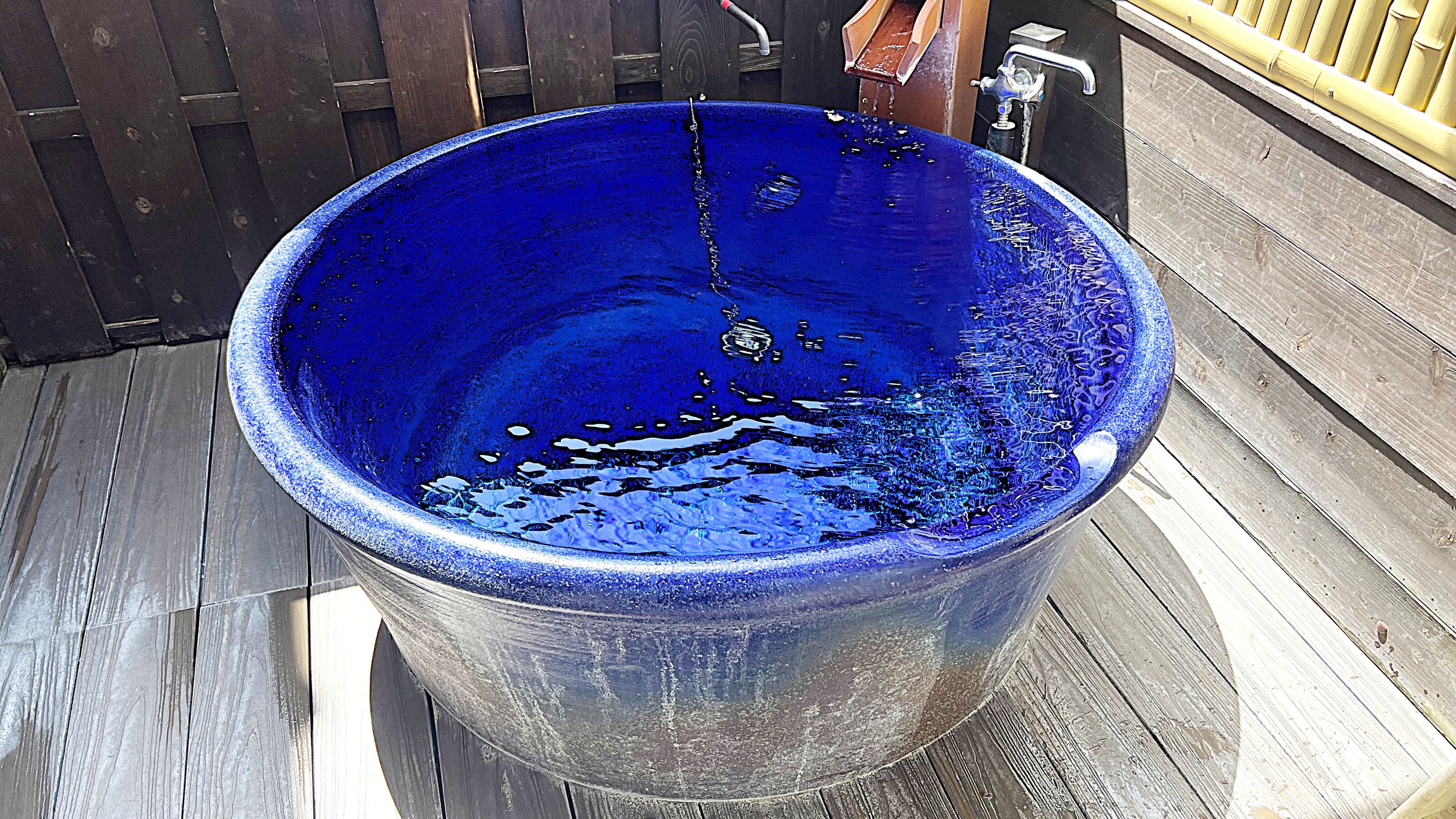 Guest room with open-air bath (ceramic)