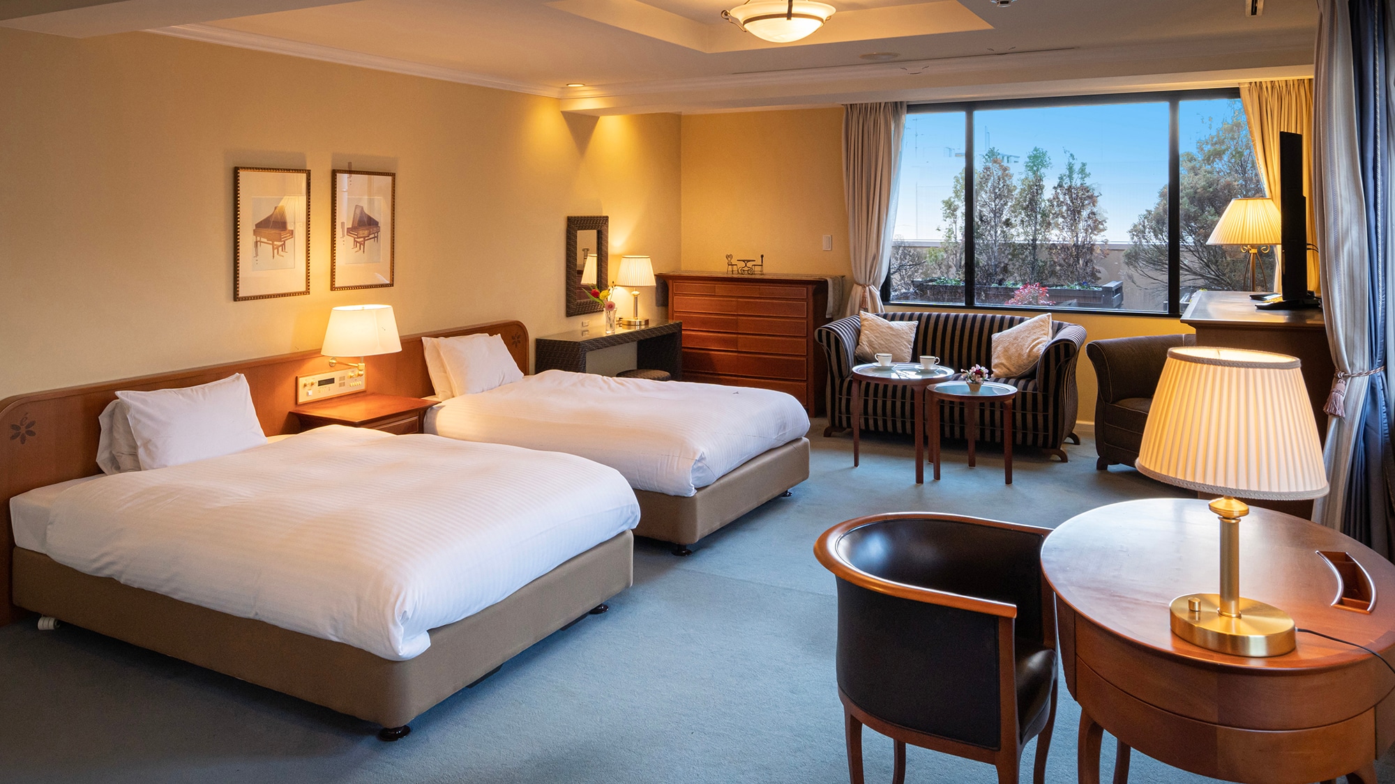■ Non-smoking deluxe twin ■ A spacious room on the top floor of the hotel