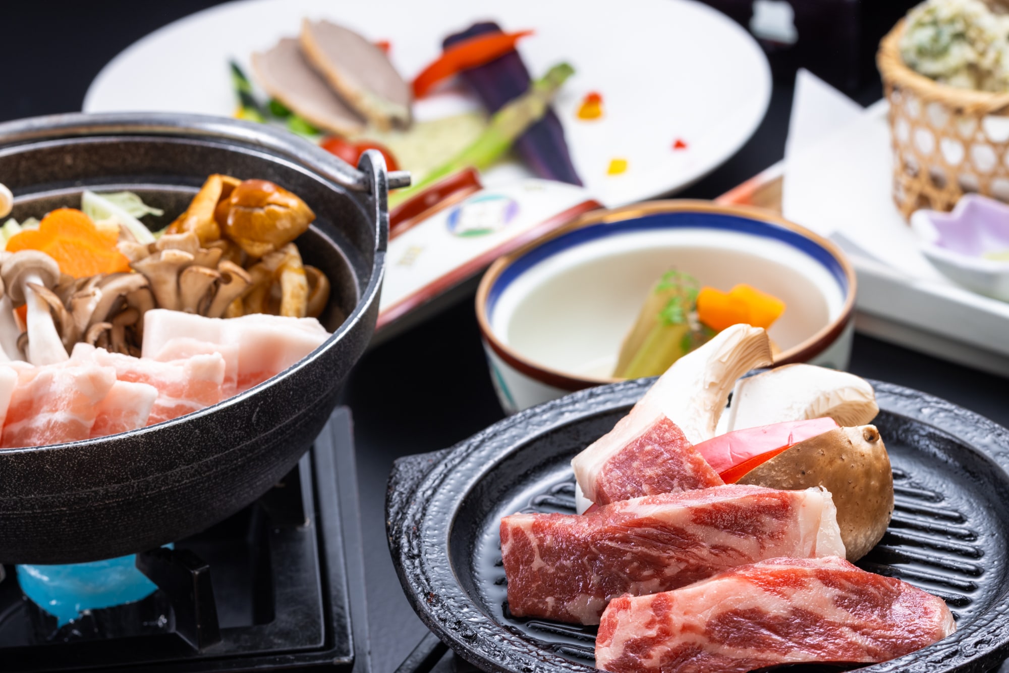 ■上州牛排（100g）和三腳火鍋懷石料理（一道菜品範例）