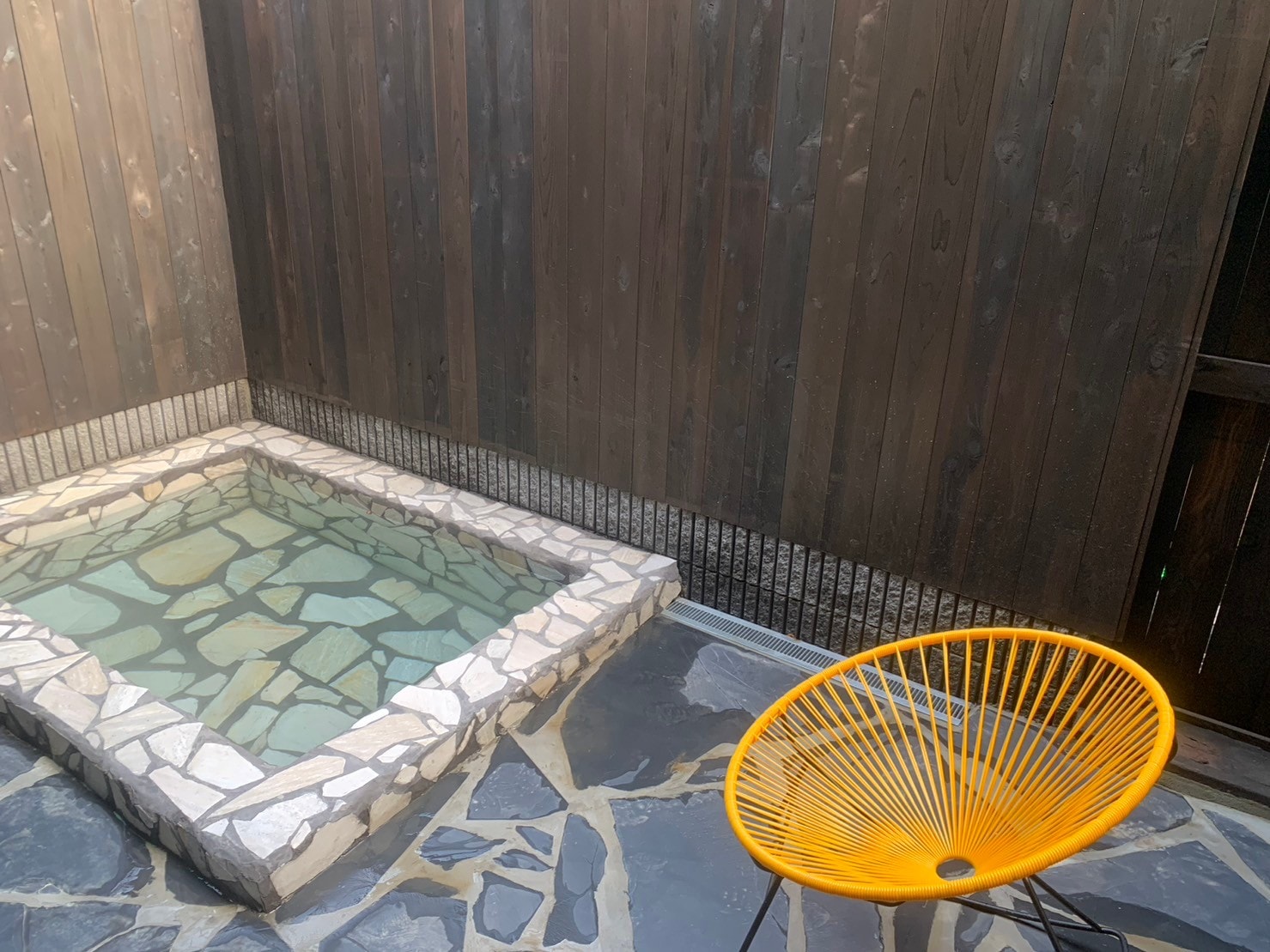 【带露天浴池的C室】客房内的露天浴池