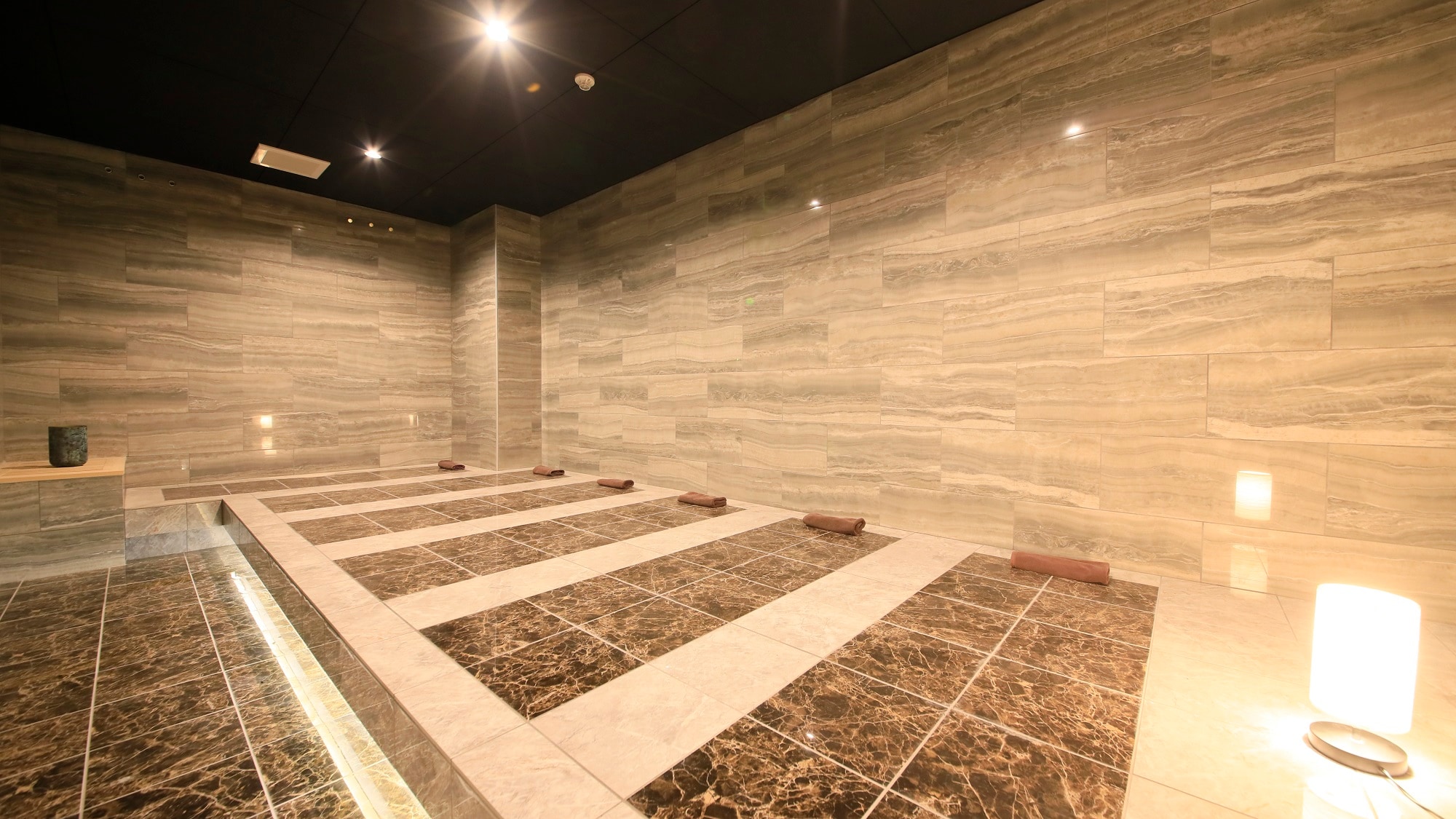 Large hot spring bath / Rock bath (women only)