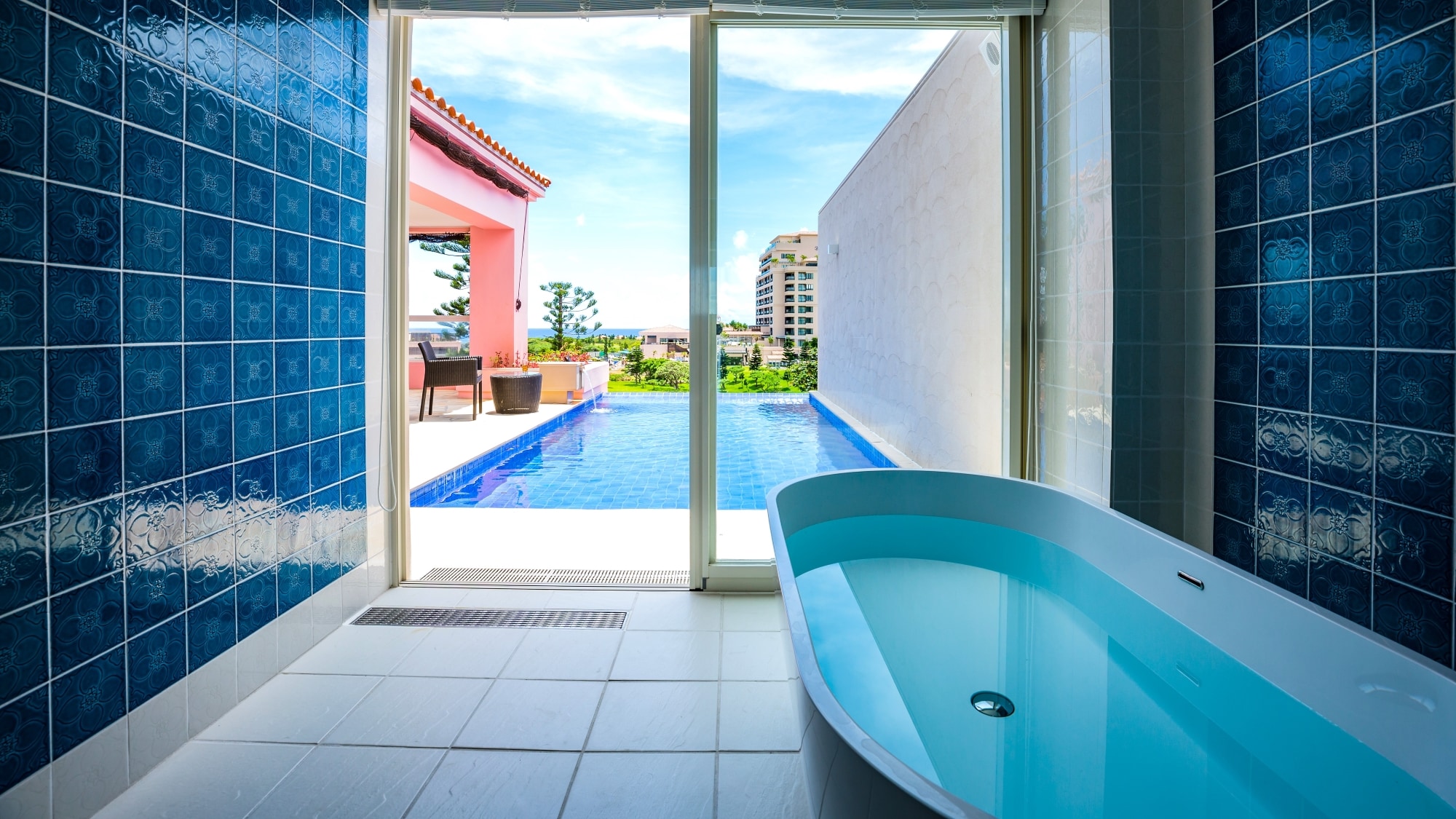[Pool Villa Premier/Maisonette] A bathroom with a view of the ocean