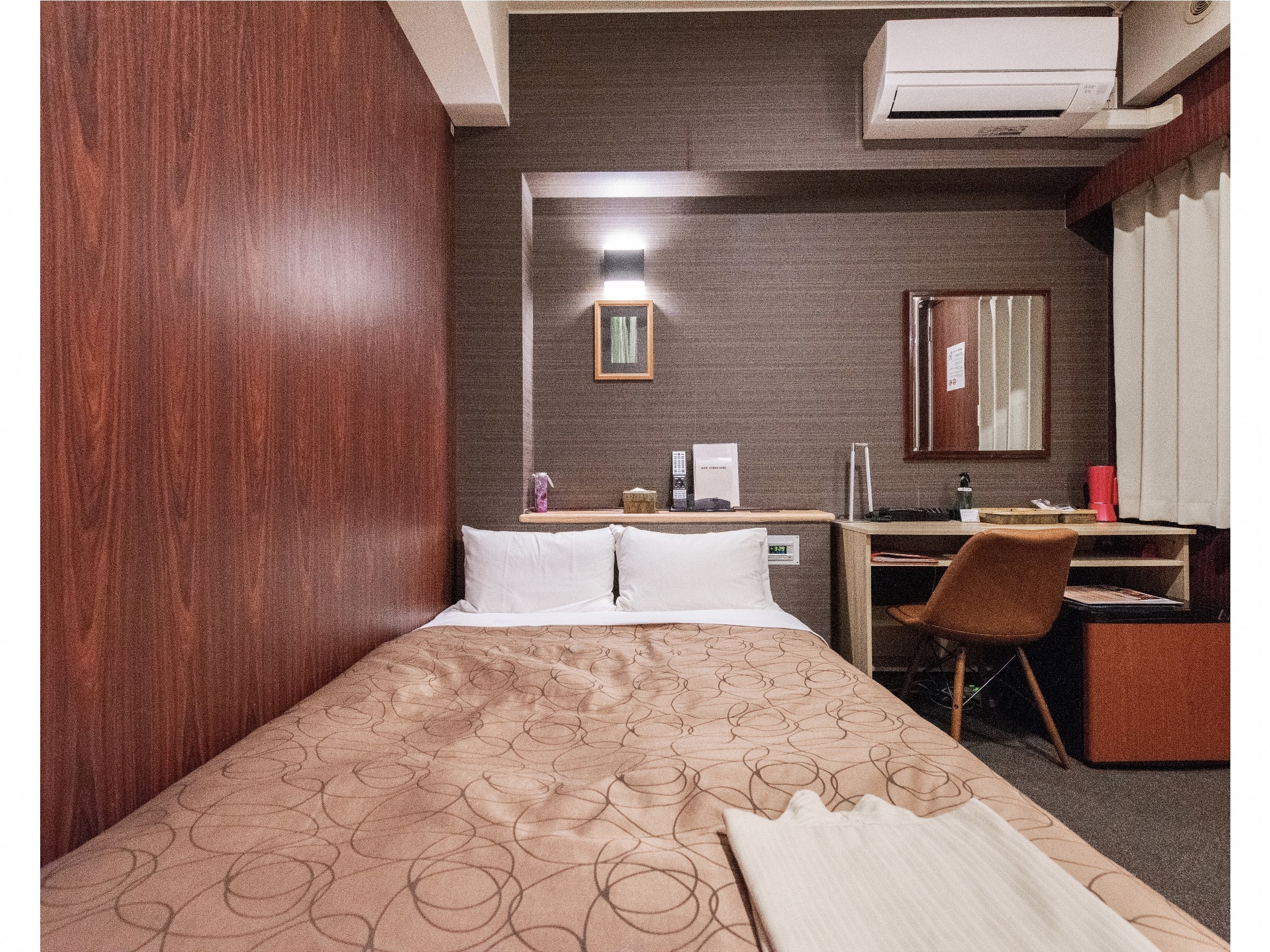 Main building: Smoking semi-double room