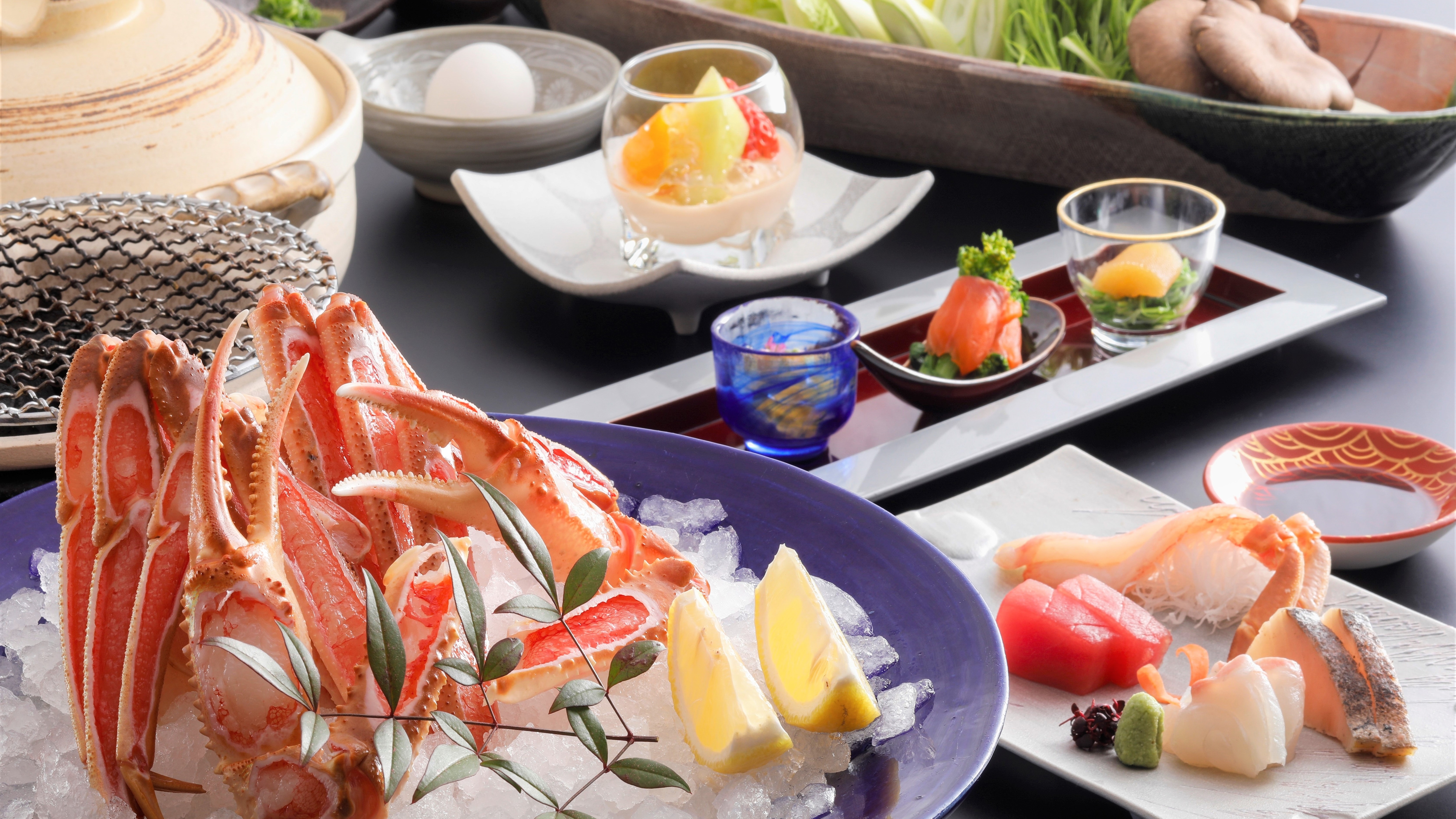 ●Uses 1 cup of snow crab ◆Crab sukiyaki hot pot course with fragrant grilled crab and umami broth/Image
