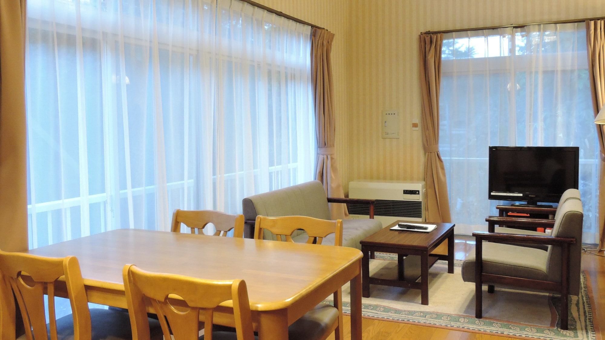 *Example of guest room: The dining kitchen and living room on the first floor are approximately 12 tatami mats in size.