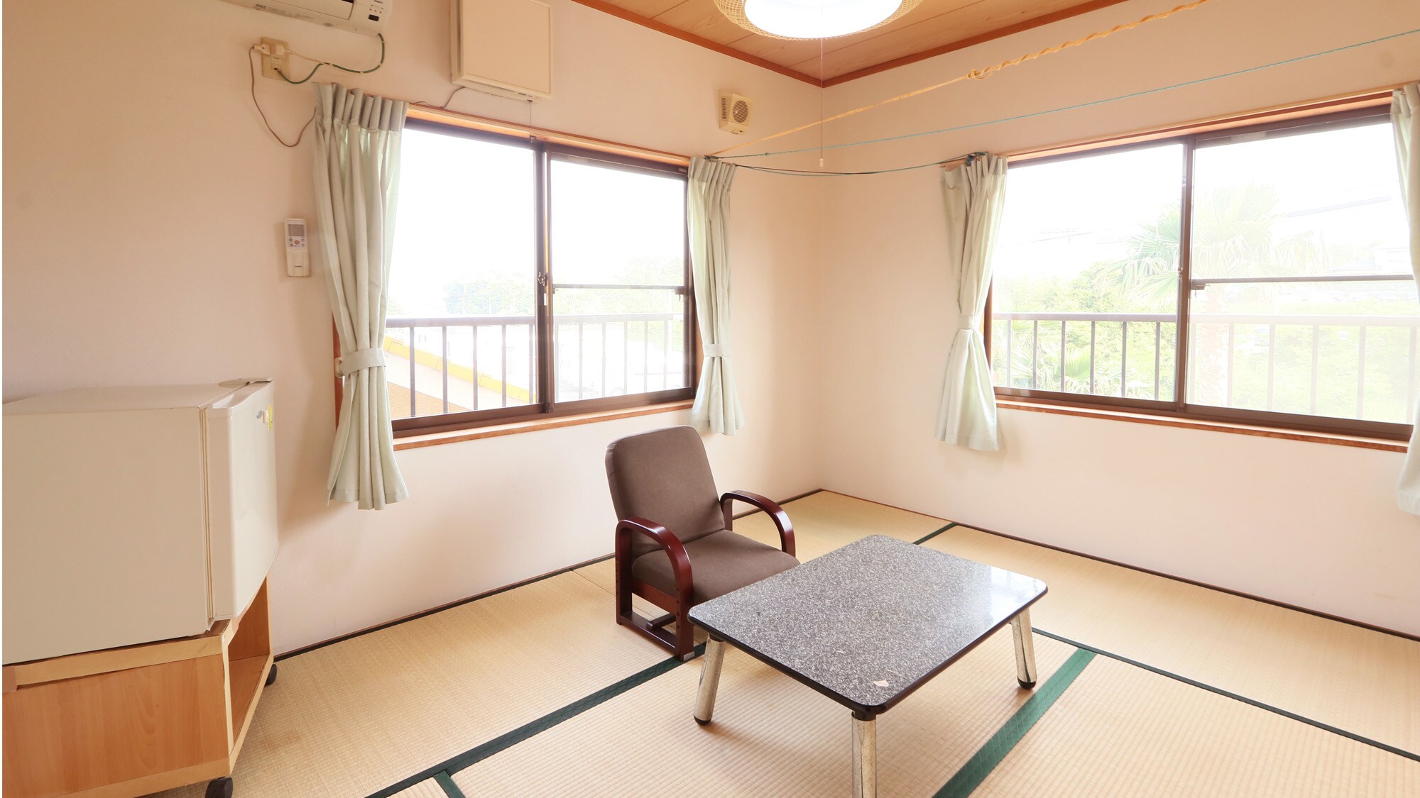 An example of a 10-tatami Japanese-style room in the annex ☆ Accommodates up to 3 to 4 people!