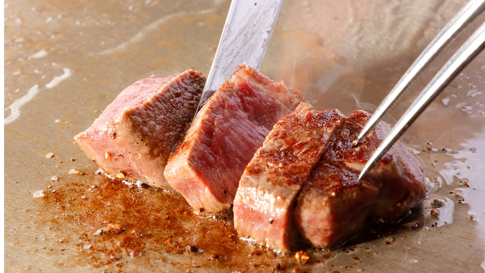 Memasak daging sapi Wagyu Nagasaki di depan Anda