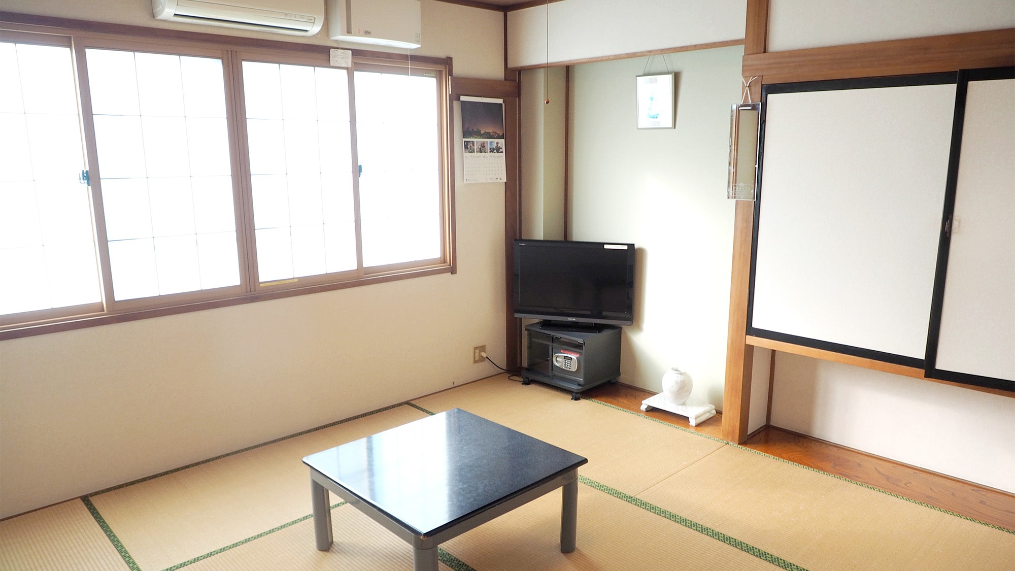 ・ [Japanese-style room with 8 tatami mats] On sunny days, you can see Mt. Fuji from your room.