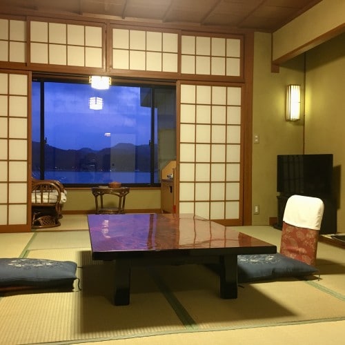 Standard E guest room (8 tatami Japanese-style room on the lake side)